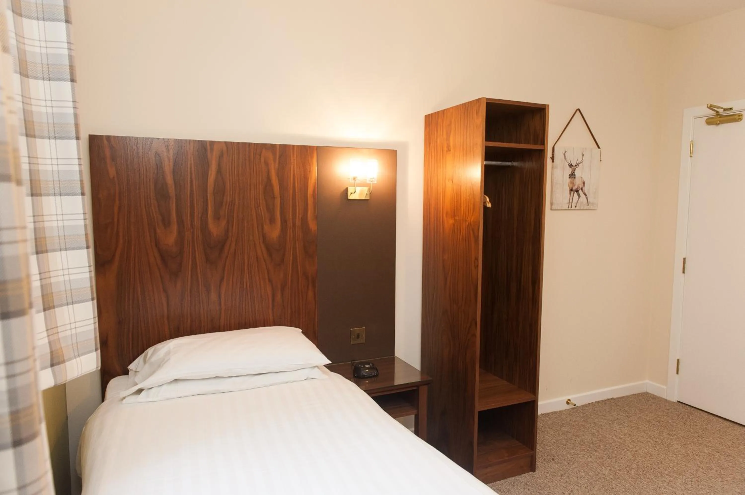 Bedroom, Bed in Ardross Glencairn