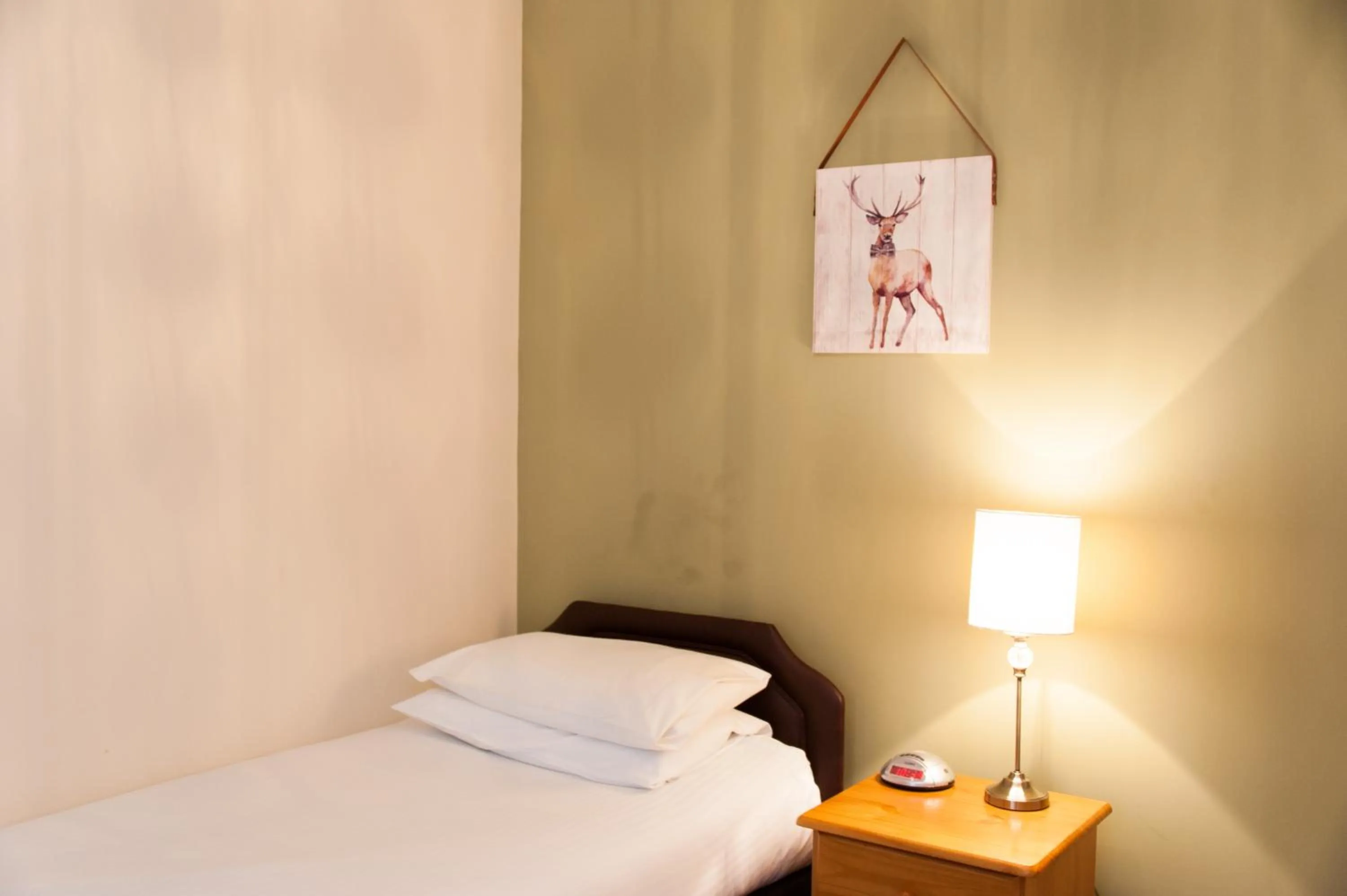 Bedroom, Bed in Ardross Glencairn