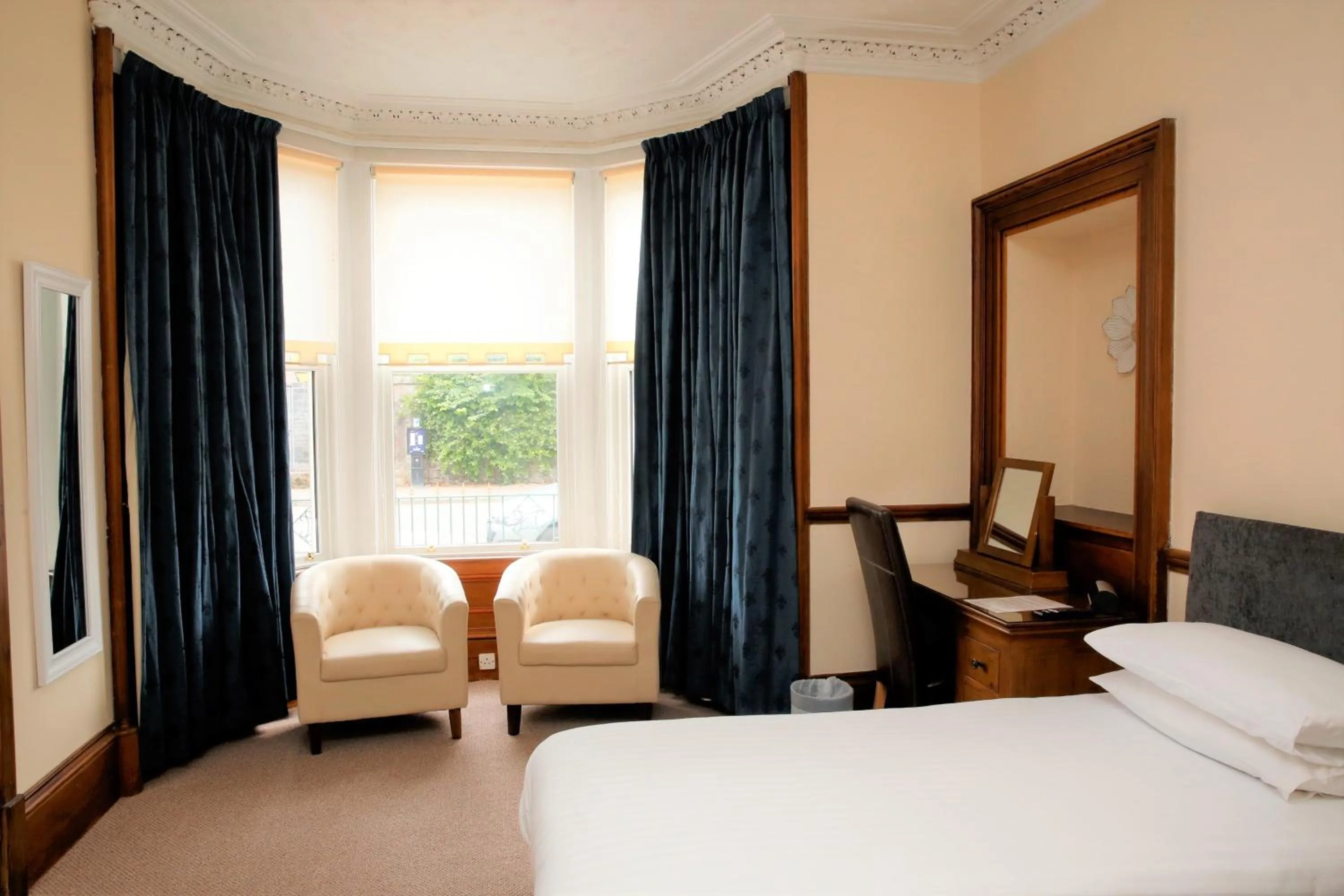 Bedroom, Bed in Ardross Glencairn