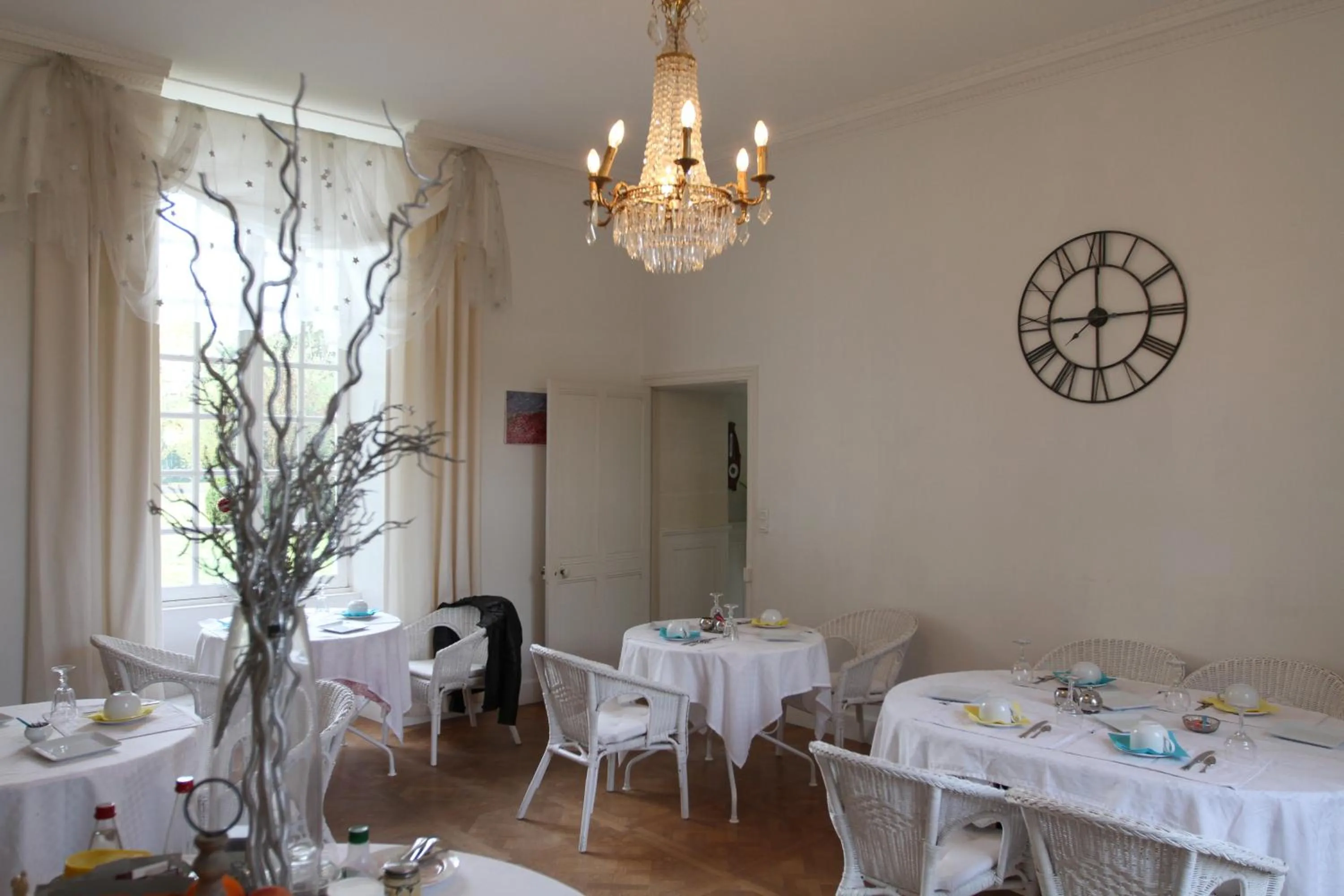 Restaurant/places to eat in Château du Bois de La Noe