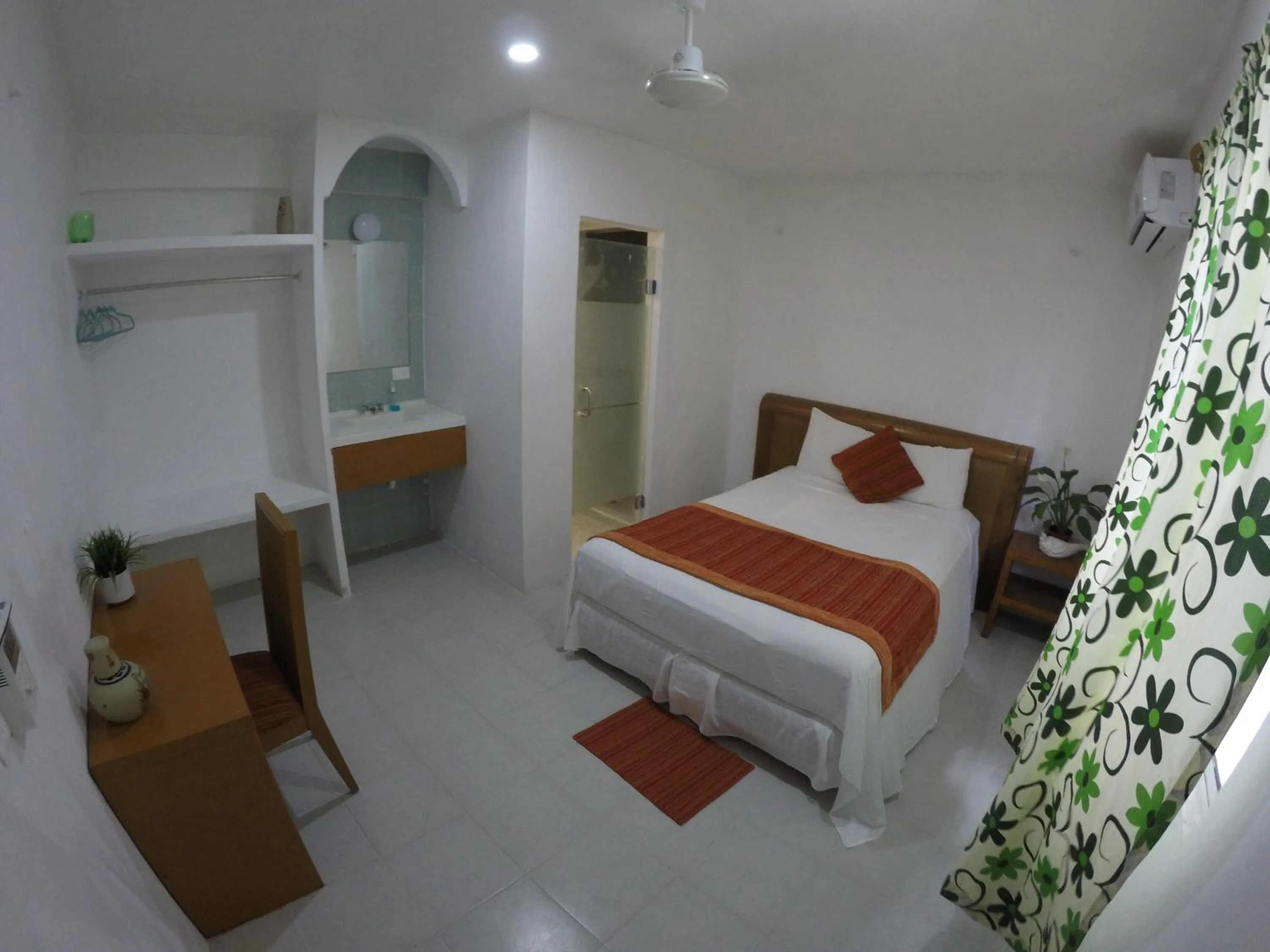 Photo of the whole room in Estancia Tulbayab 36