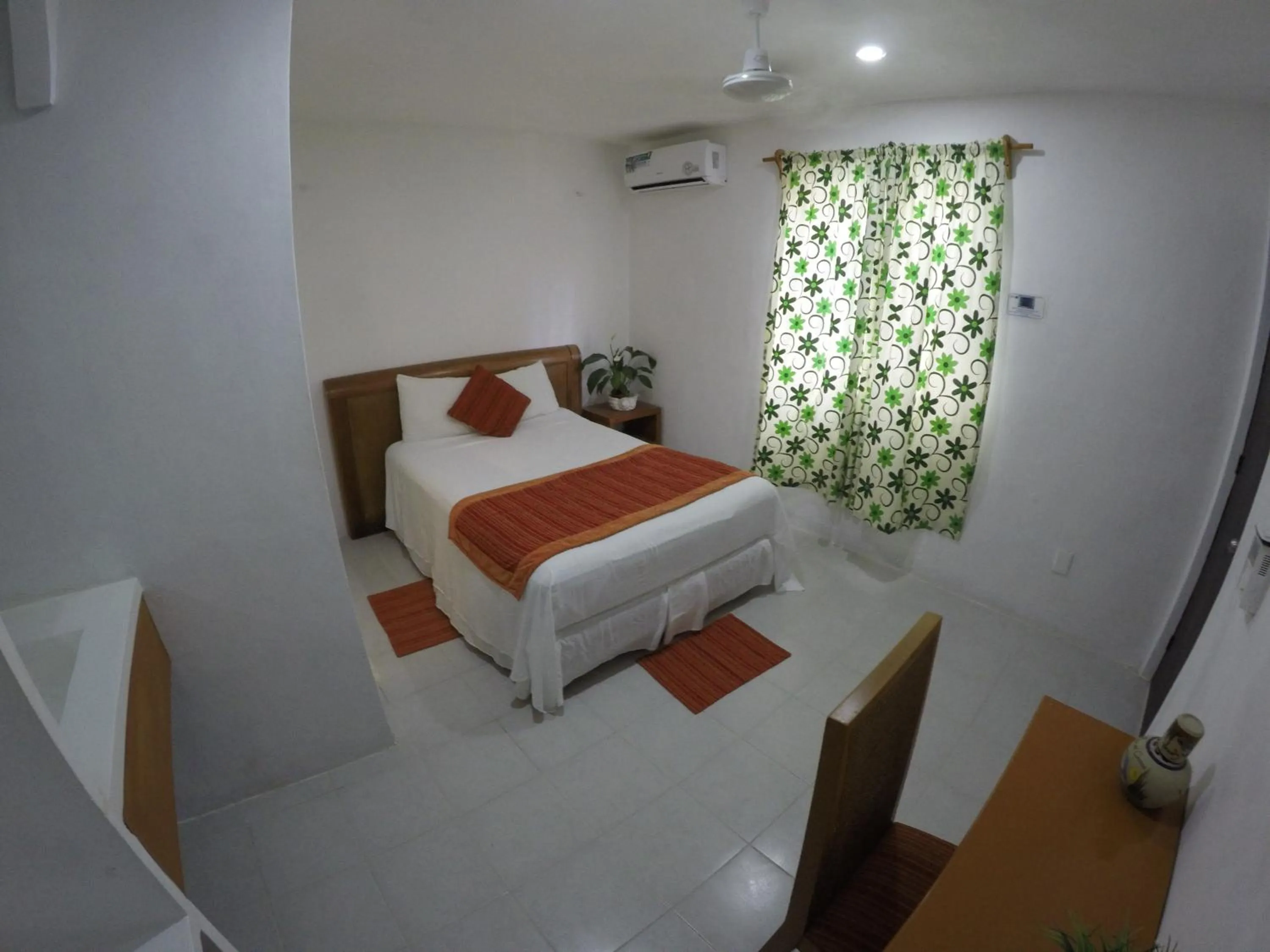 Photo of the whole room in Estancia Tulbayab 36