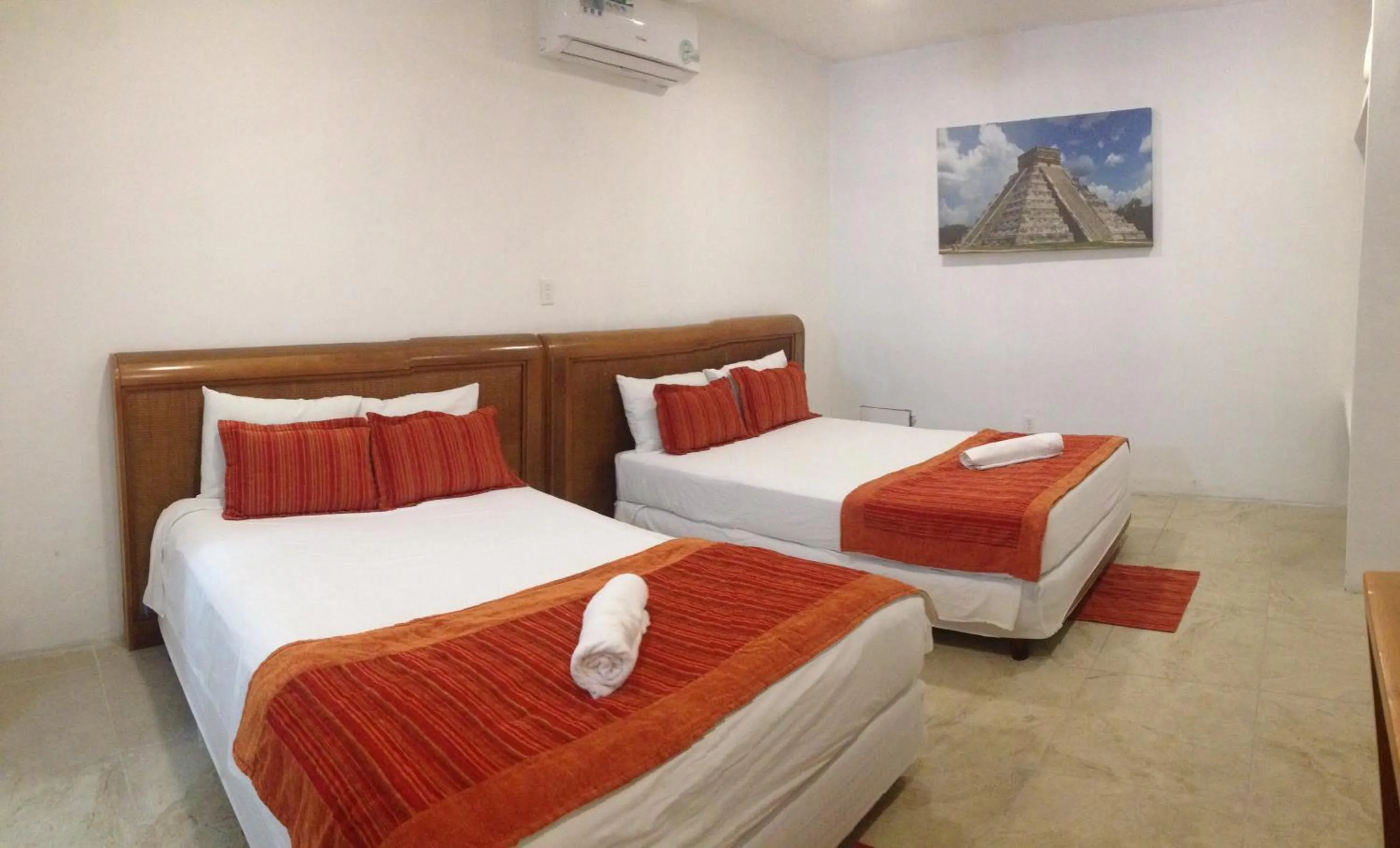 Photo of the whole room in Estancia Tulbayab 36