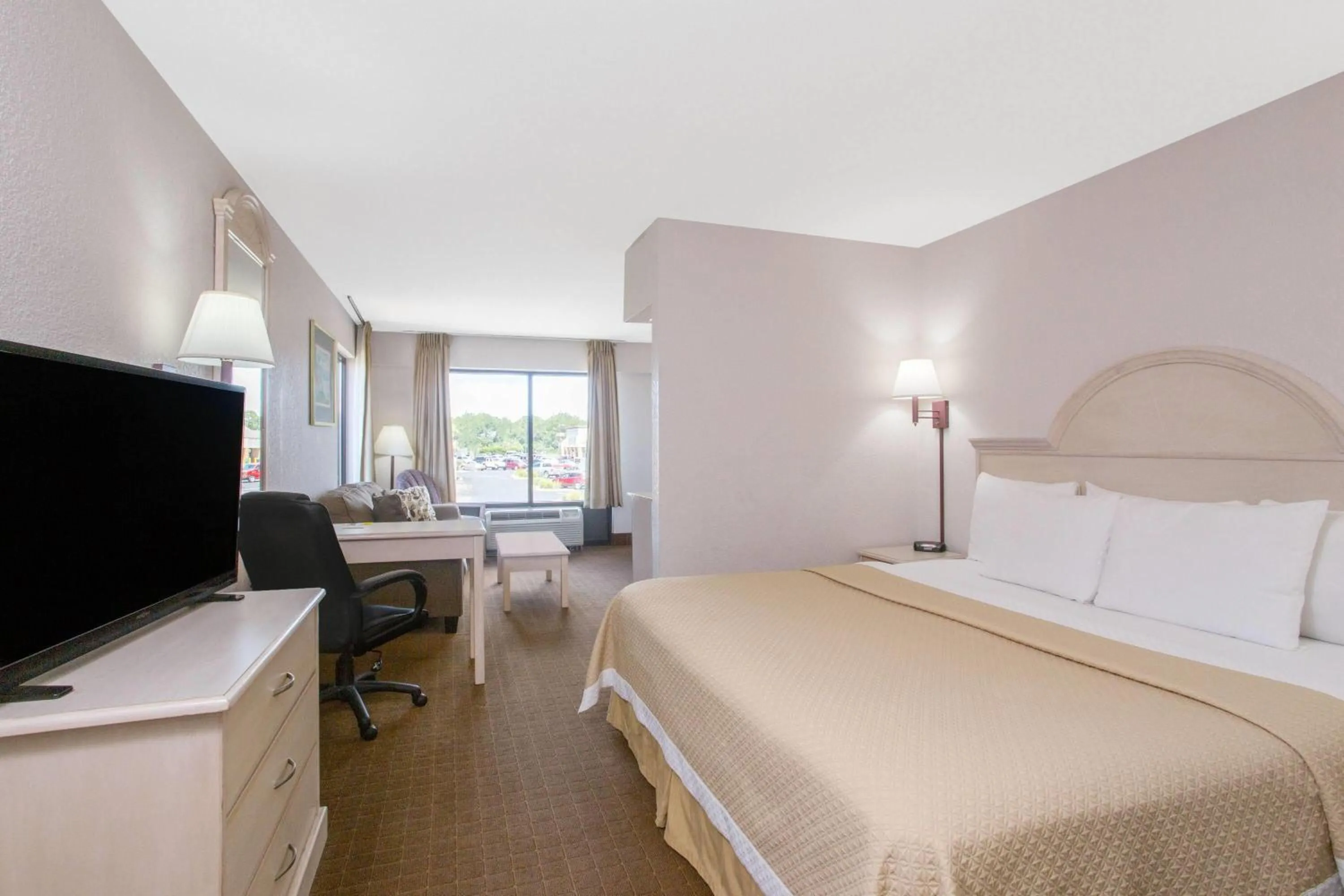 Photo of the whole room, Bed in Days Inn & Suites by Wyndham Navarre - near Beaches Hurlburt