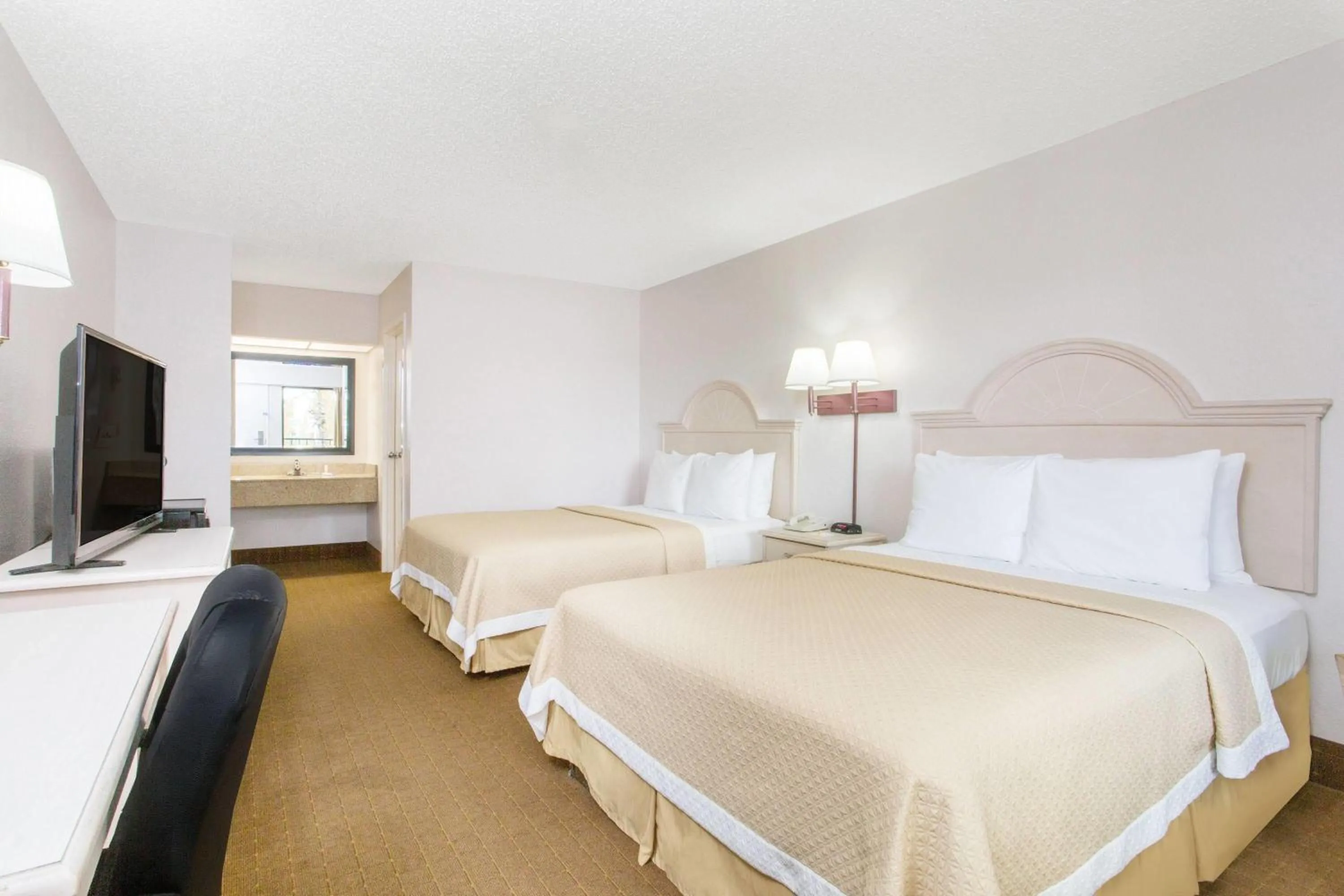 Photo of the whole room, Bed in Days Inn & Suites by Wyndham Navarre - near Beaches Hurlburt