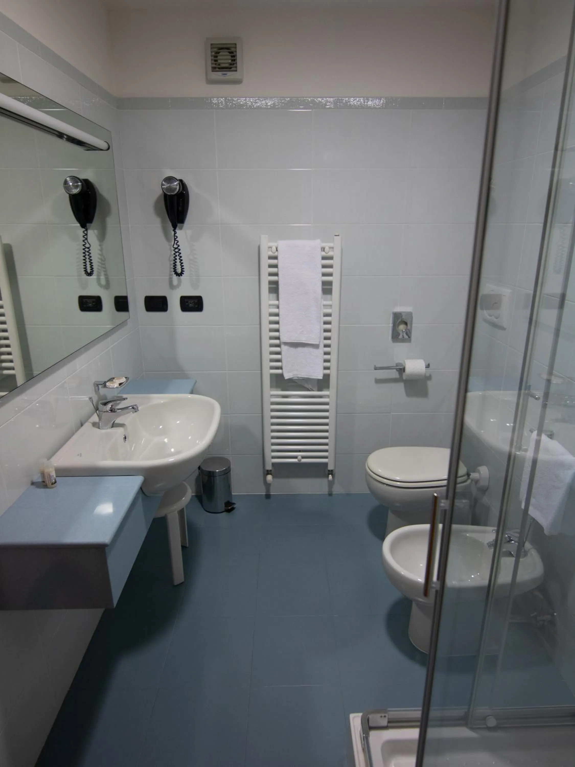 Toilet in Master Hotel Reggio Emilia