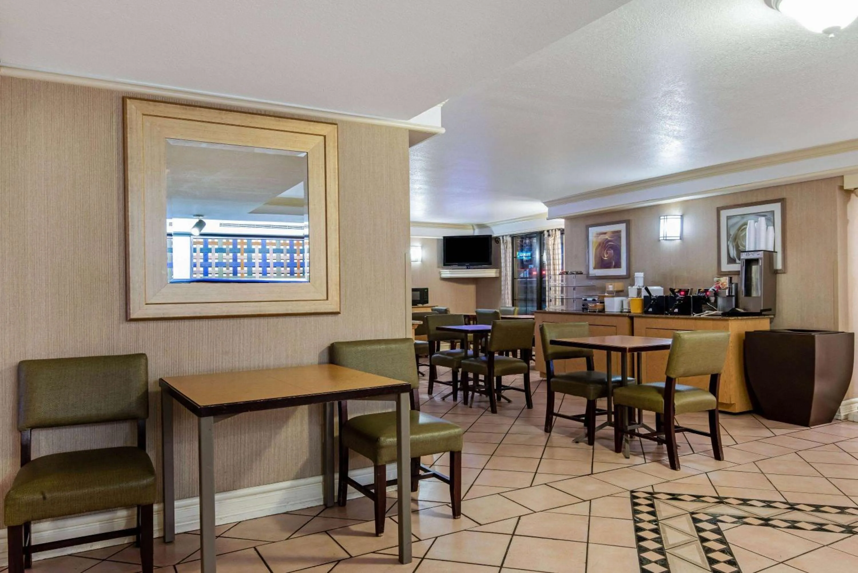 Breakfast in La Quinta Inn by Wyndham Amarillo Mid-City
