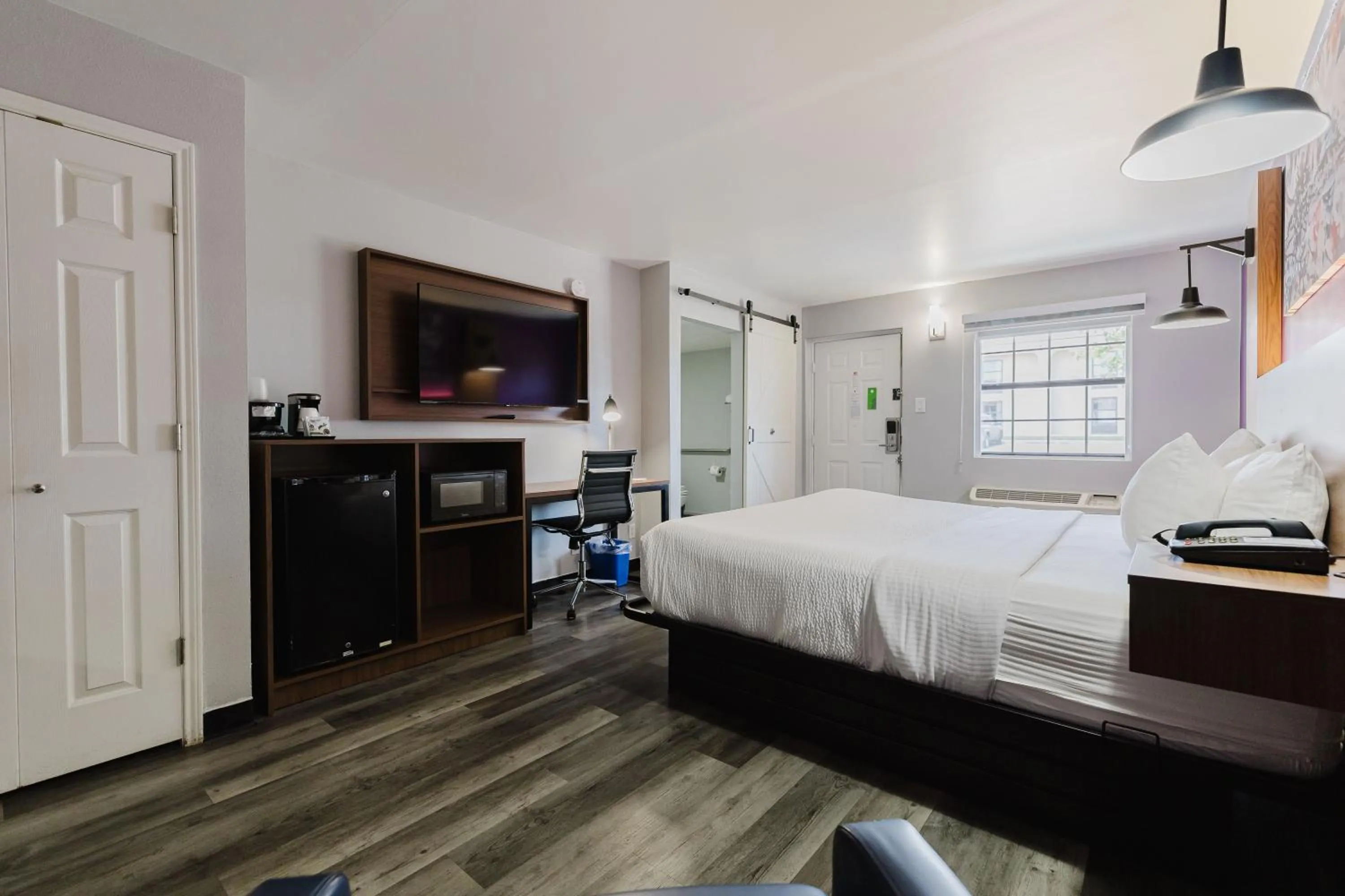 Bed in La Quinta Inn by Wyndham Amarillo Mid-City