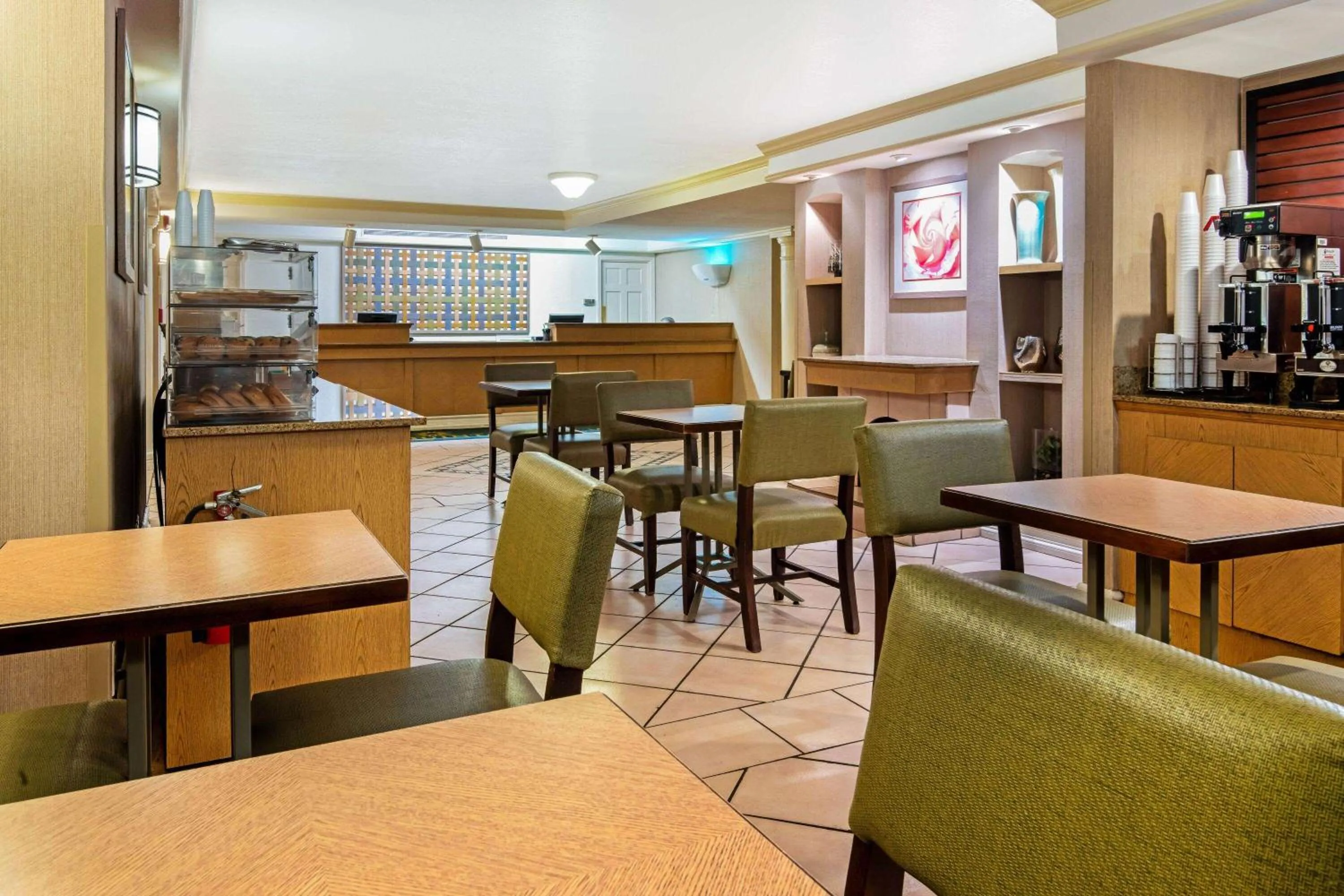 Breakfast in La Quinta Inn by Wyndham Amarillo Mid-City