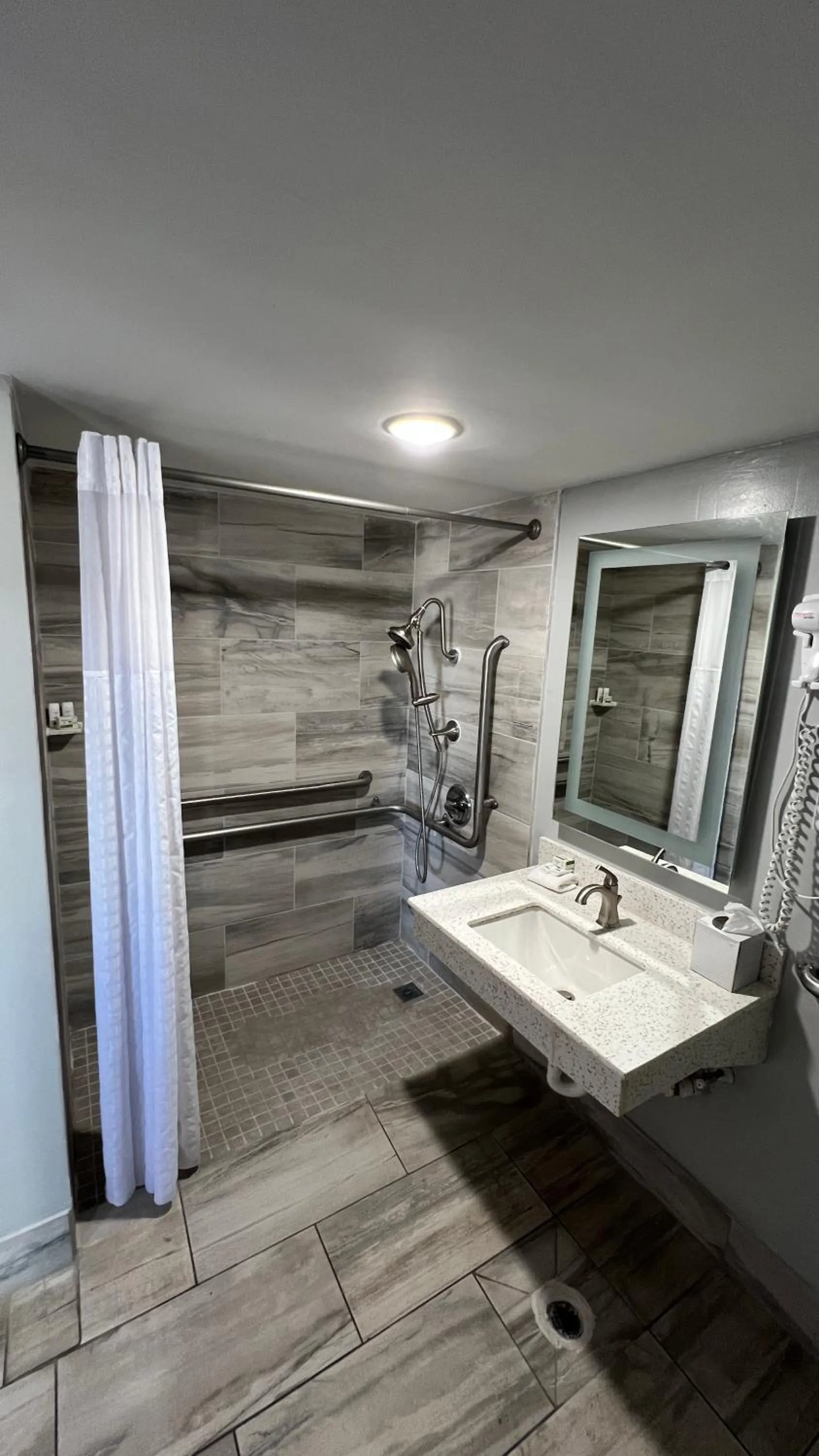 Bathroom in La Quinta Inn by Wyndham Amarillo Mid-City