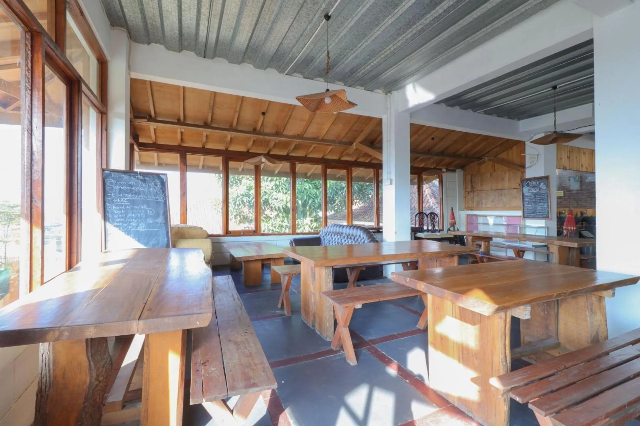 Lembur Incu Syariah Villa & Resto