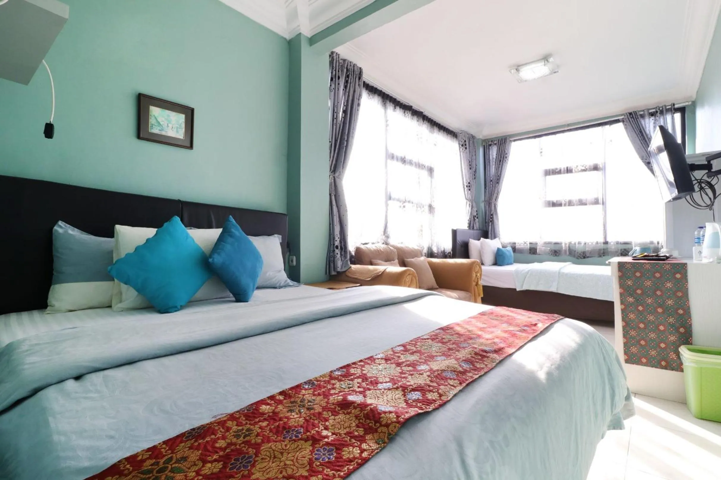 Photo of the whole room, Bed in Lembur Incu Syariah Villa & Resto