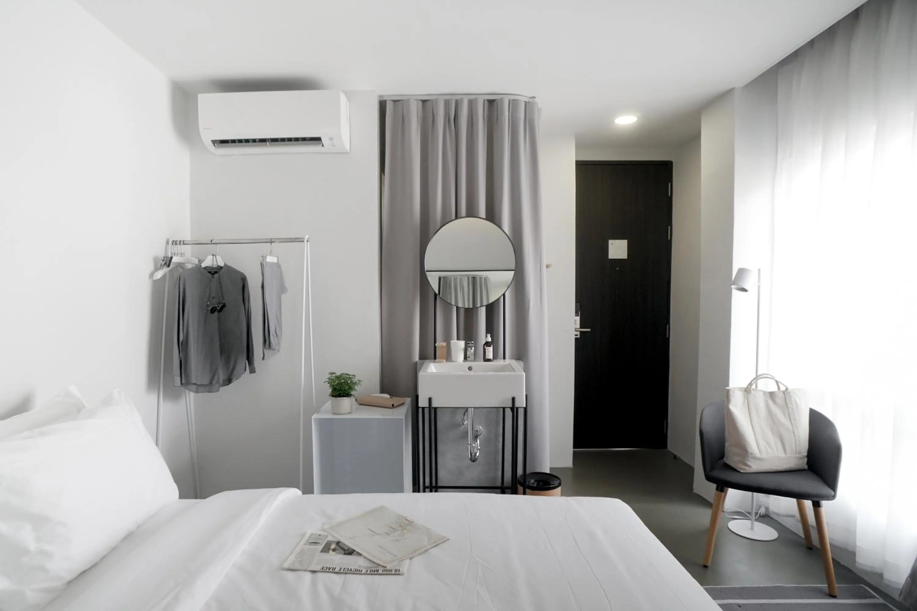 Bed in Chocolate box mint