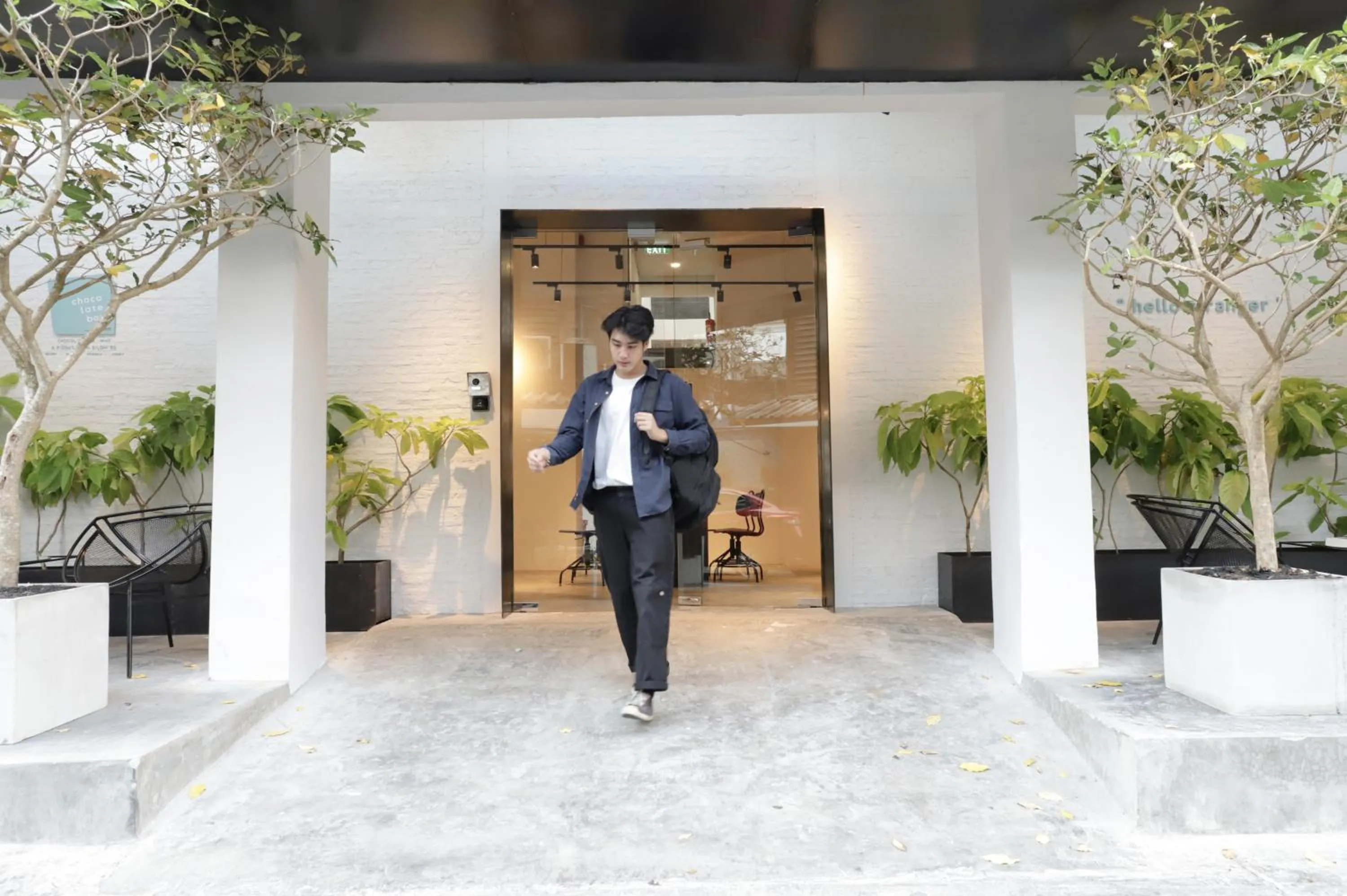 Facade/entrance in Chocolate box mint