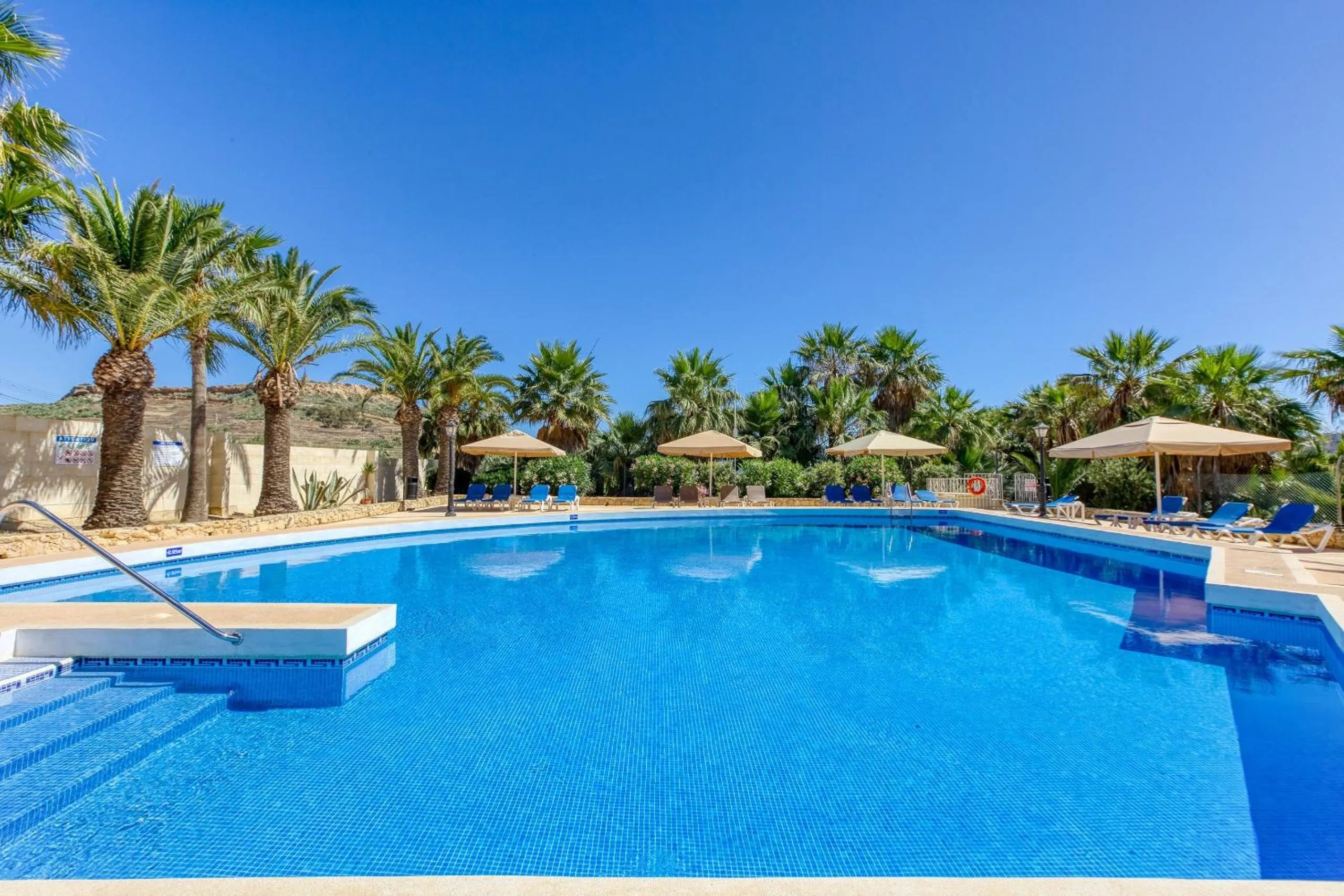 Swimming pool in Ta Frenc Apartments