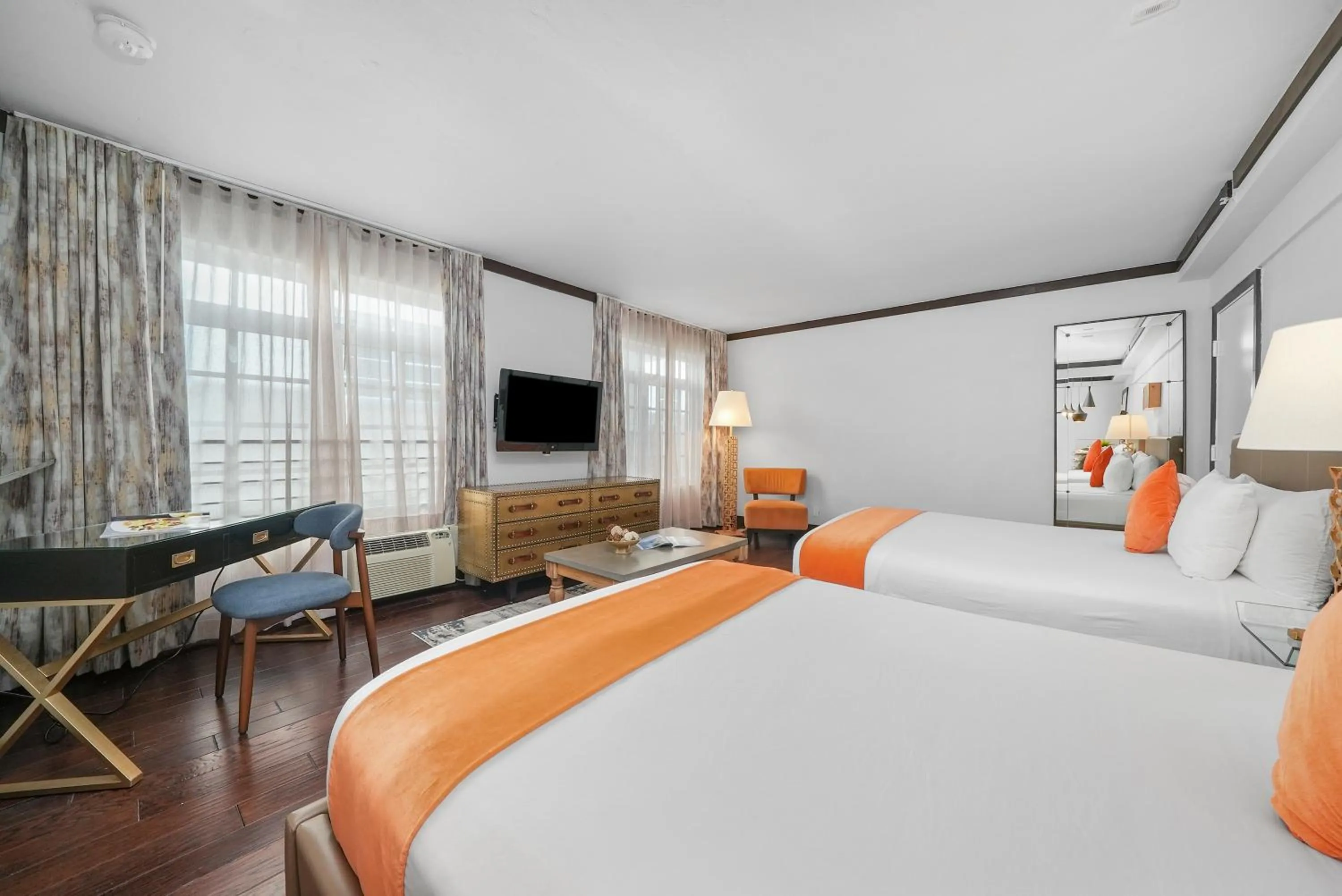 Bedroom, Bed in Lincoln Arms Suites