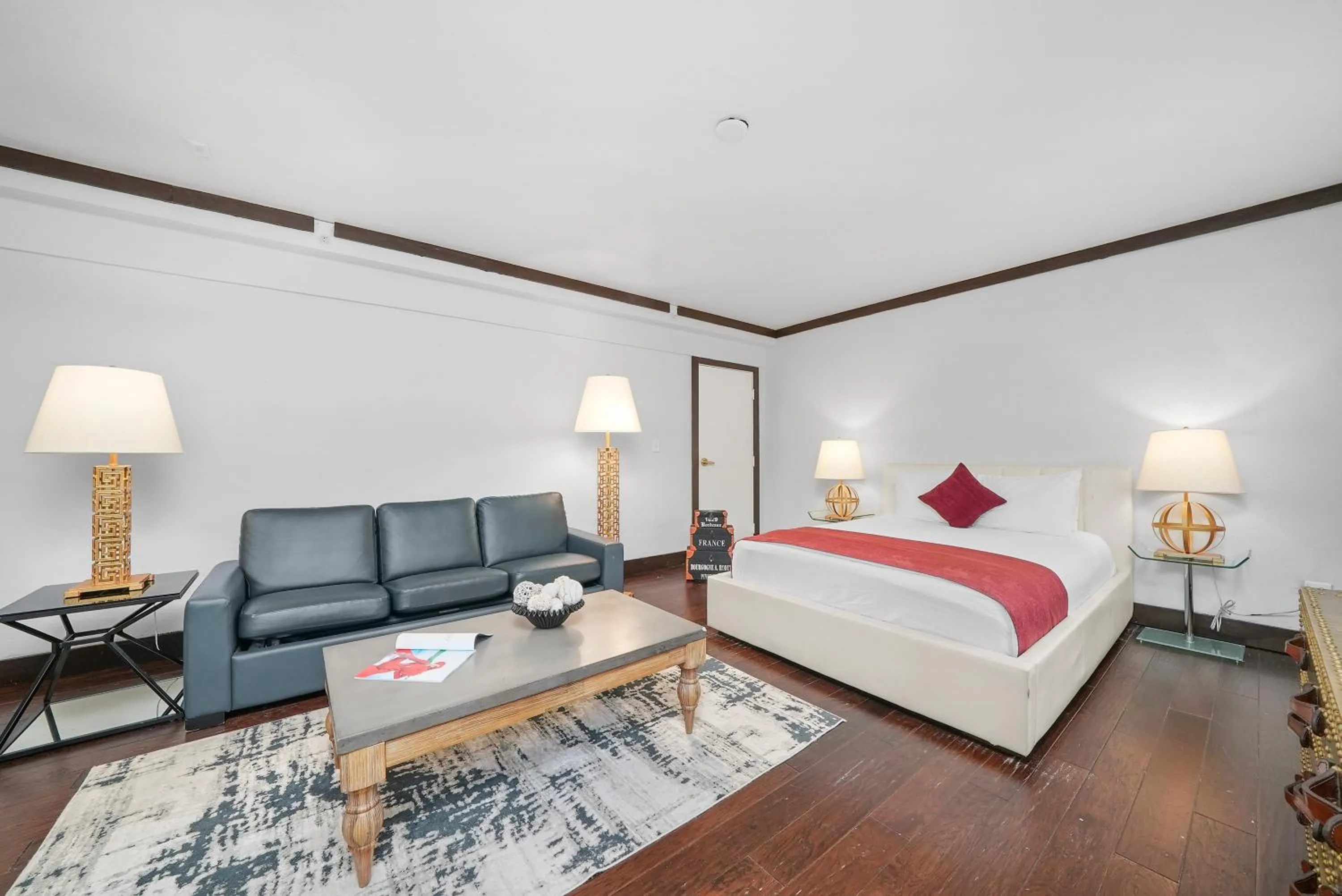 Guests, Bed in Lincoln Arms Suites