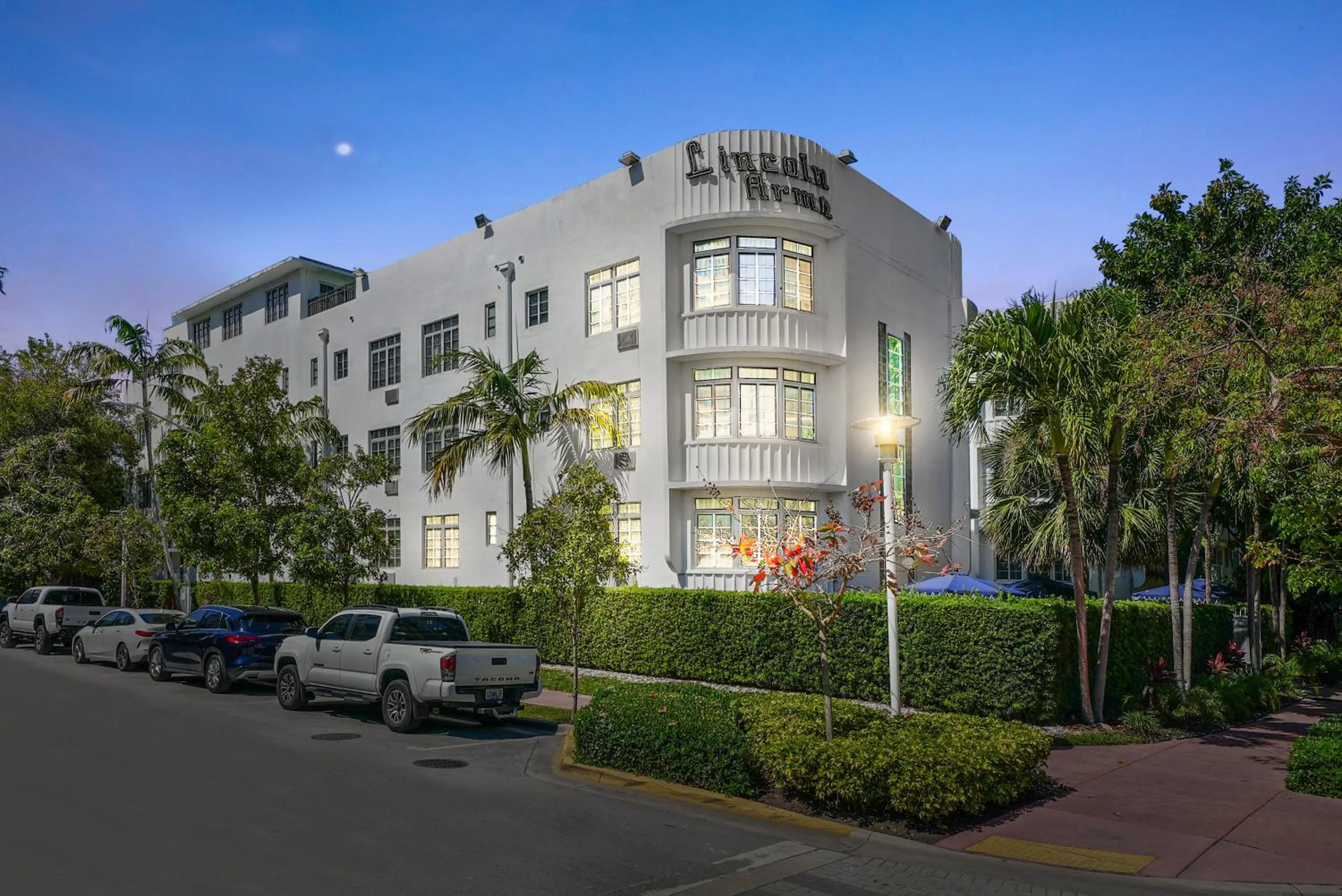 Property building in Lincoln Arms Suites