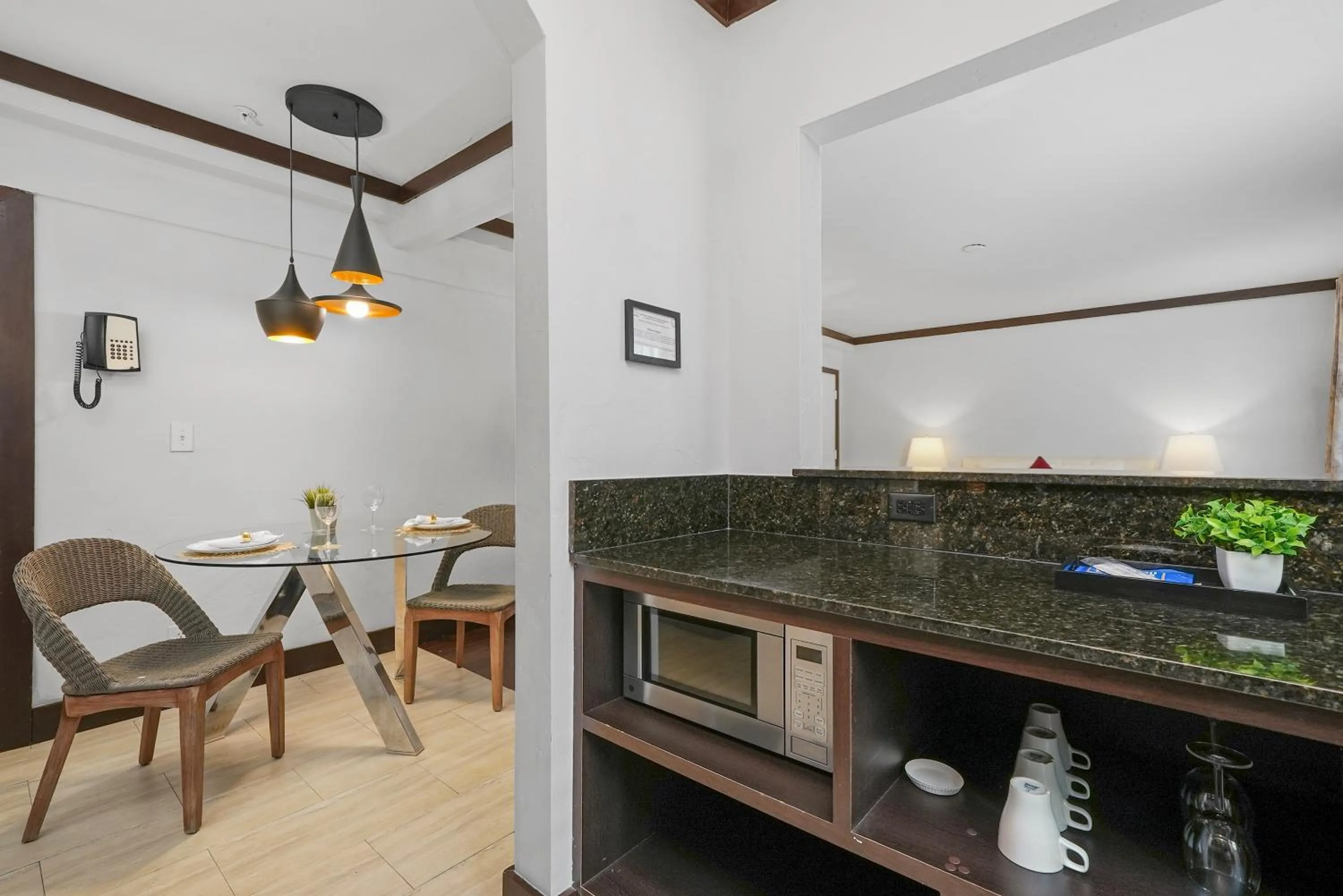 Dining area in Lincoln Arms Suites