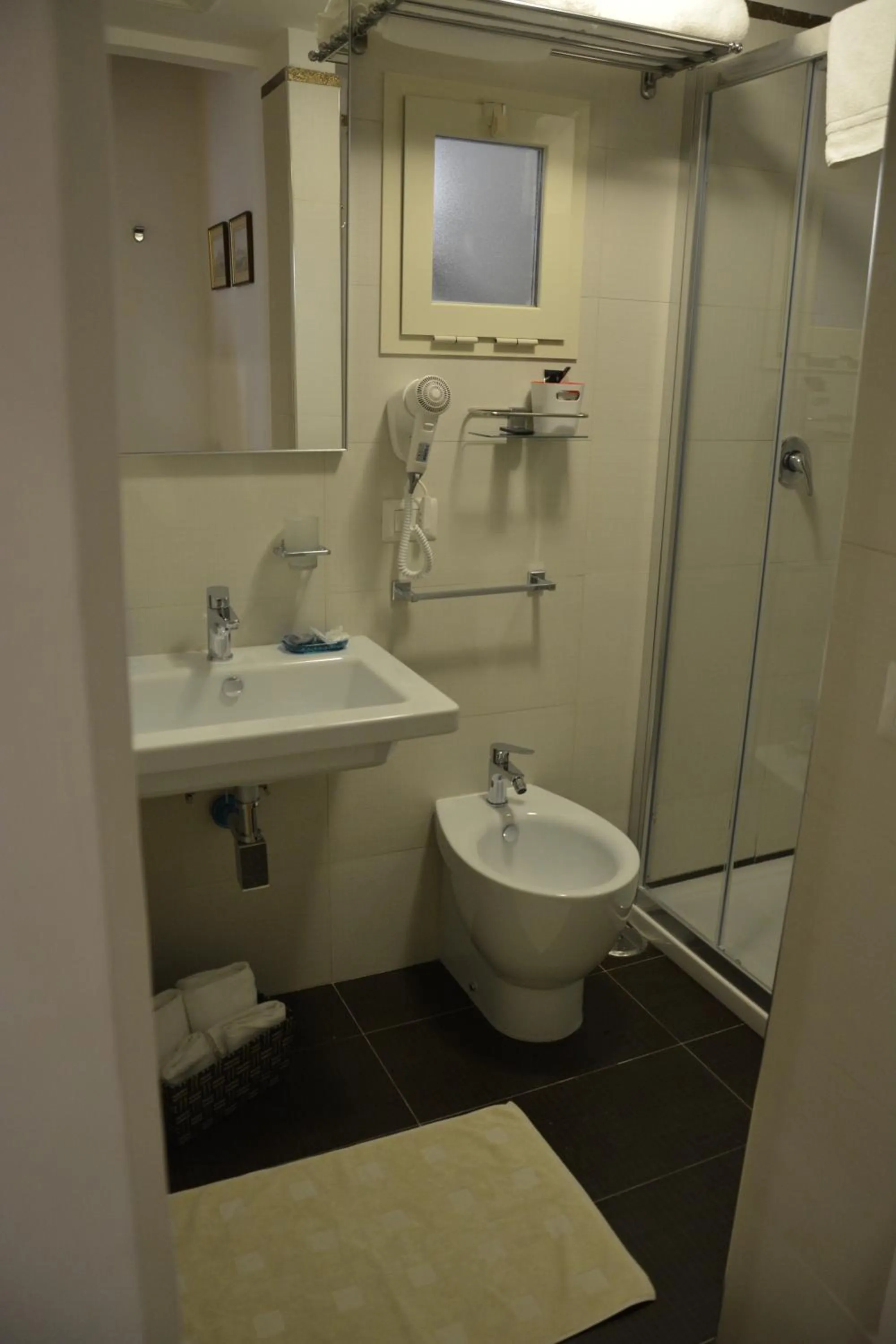 Shower in Dimora Megaride