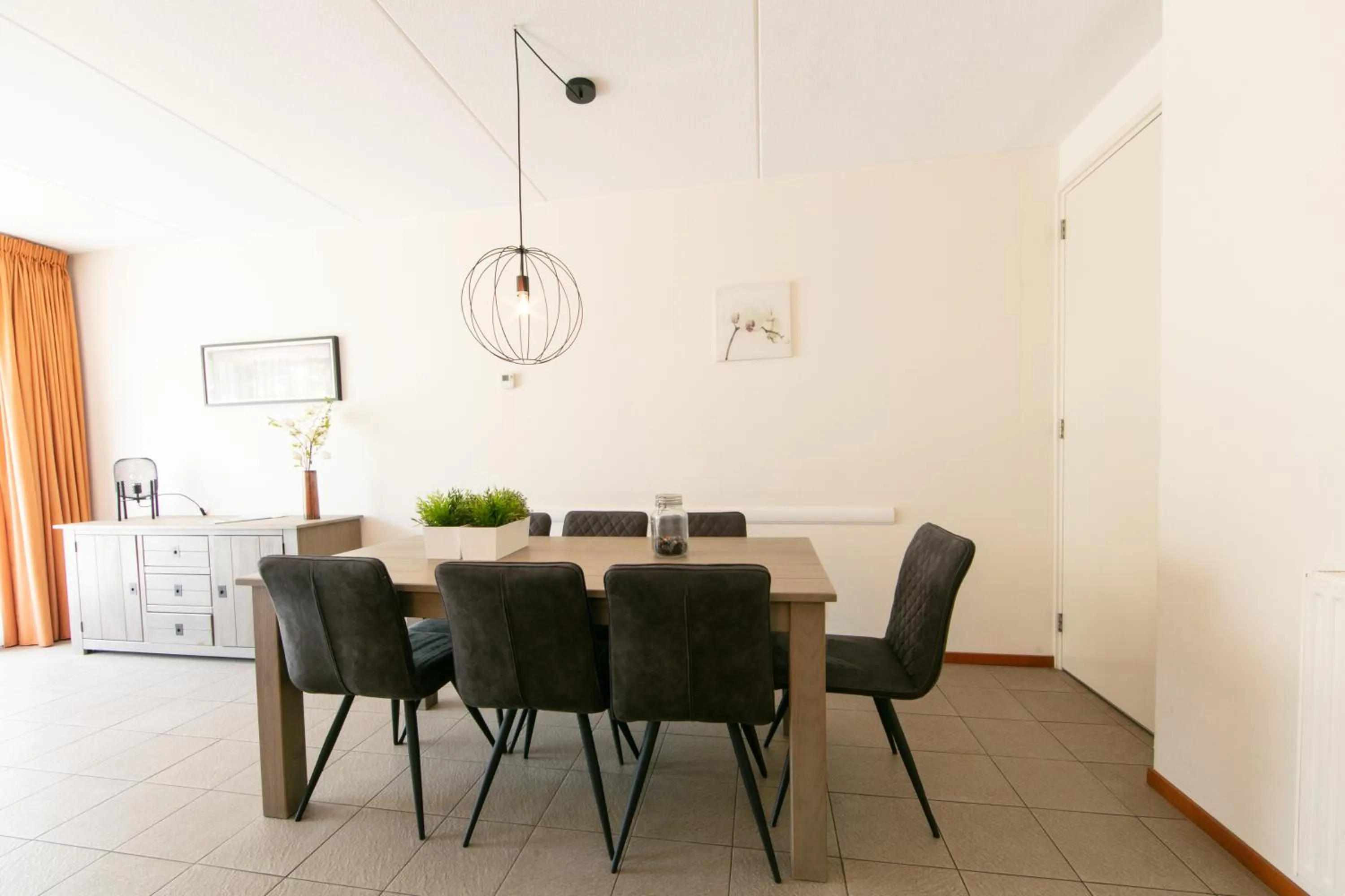 Dining area in Horsetellerie Rheezerveen
