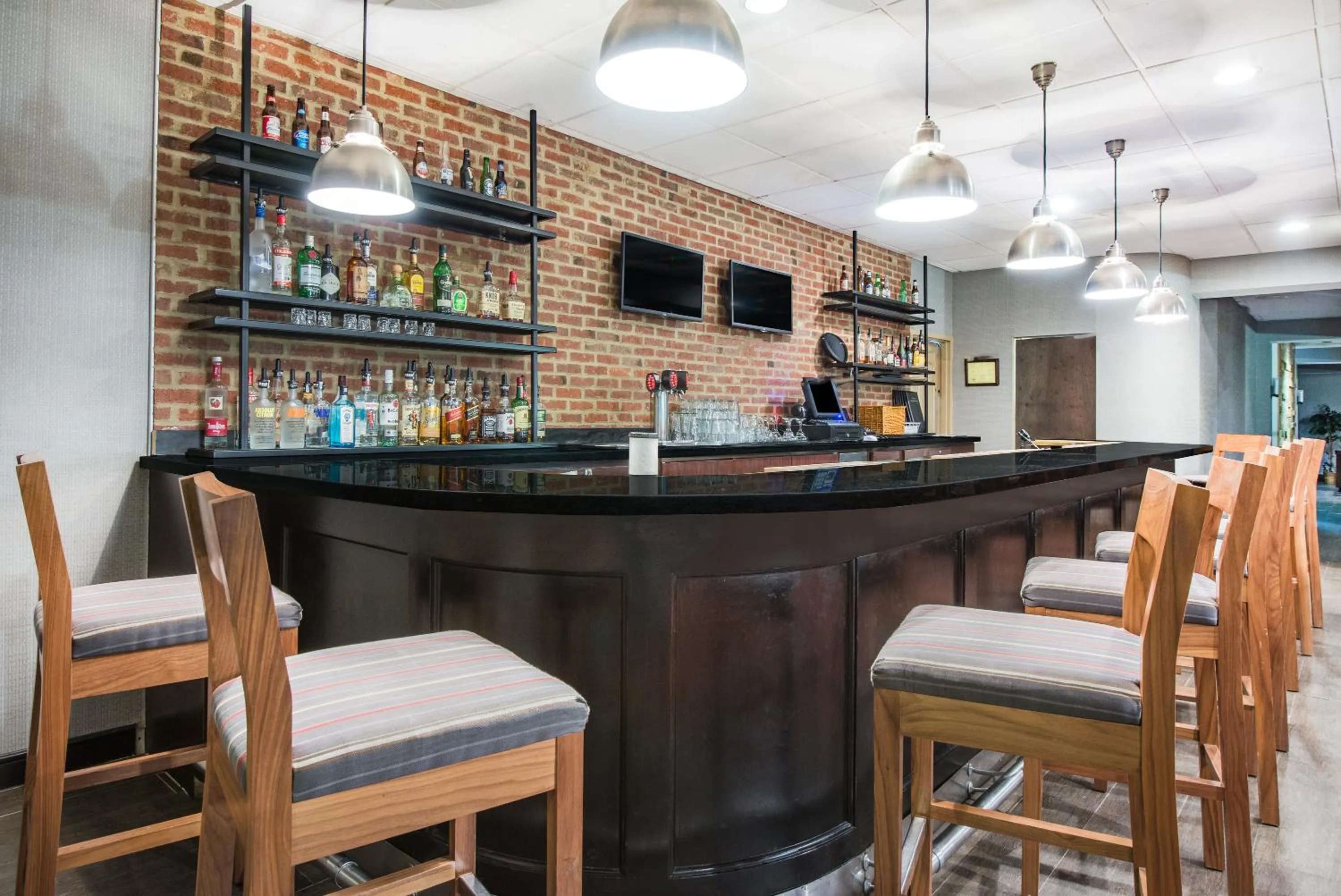 Alcoholic drinks in Wyndham Garden Inn Pittsburgh Airport