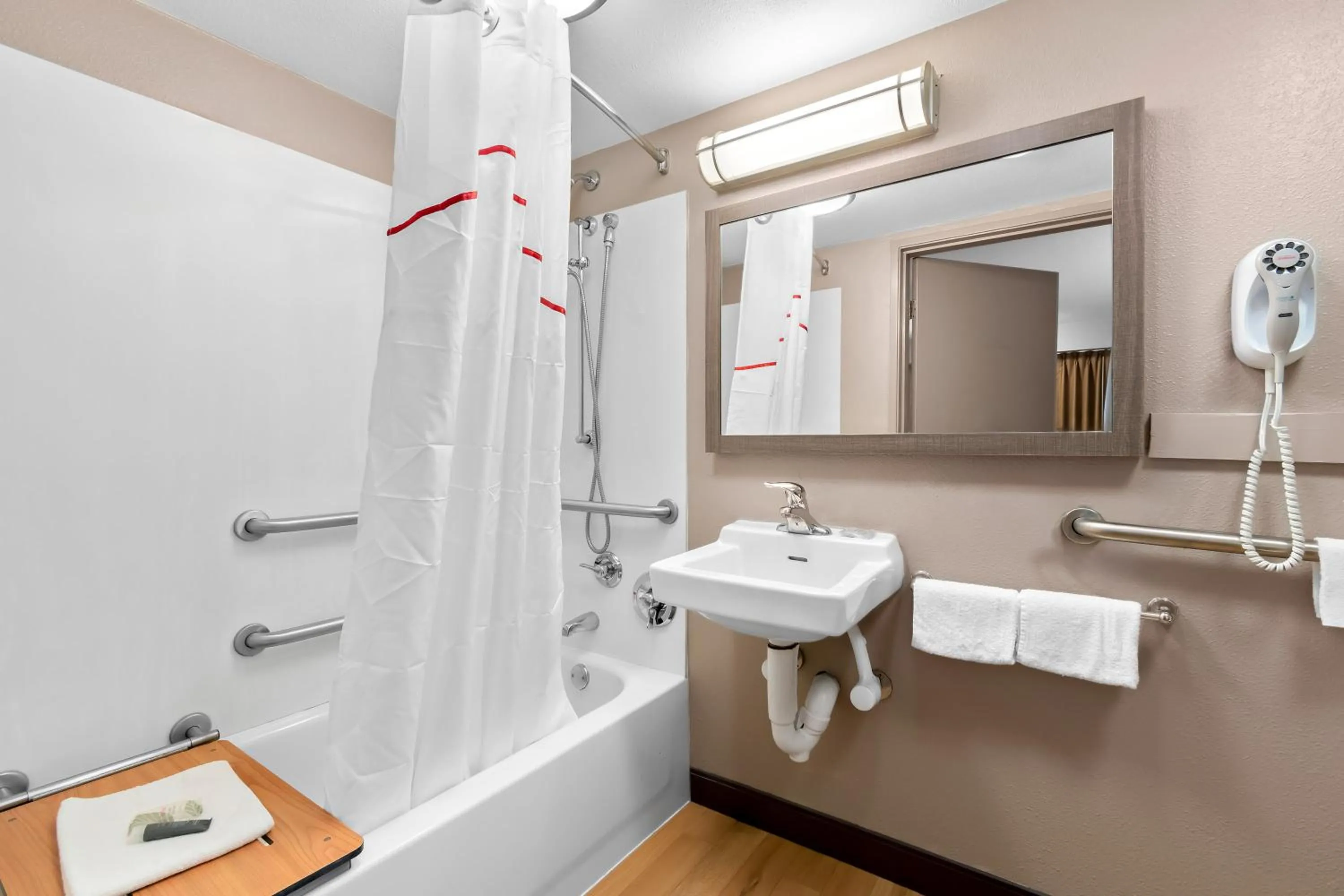 Bathroom in Red Roof Inn Harrisburg North