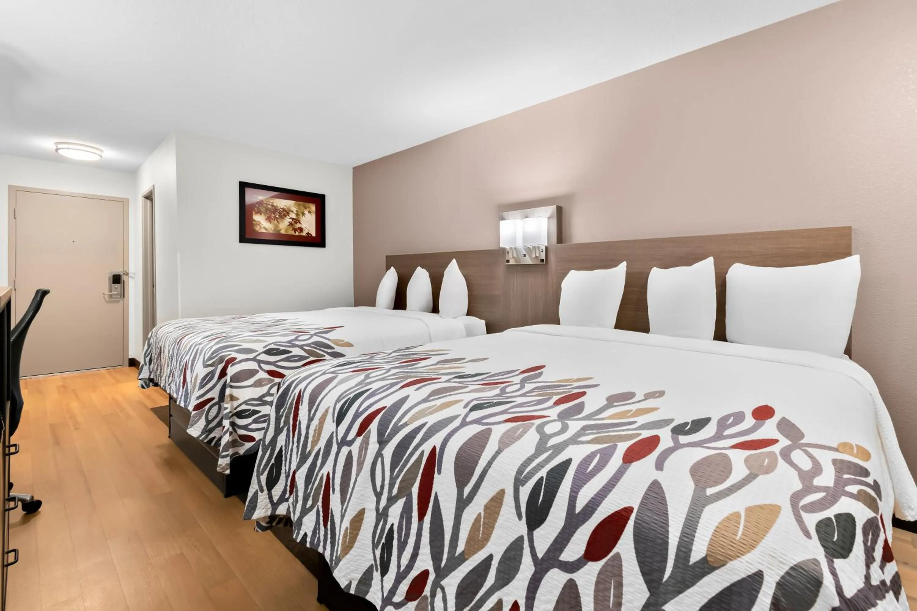 Bedroom, Bed in Red Roof Inn Harrisburg North