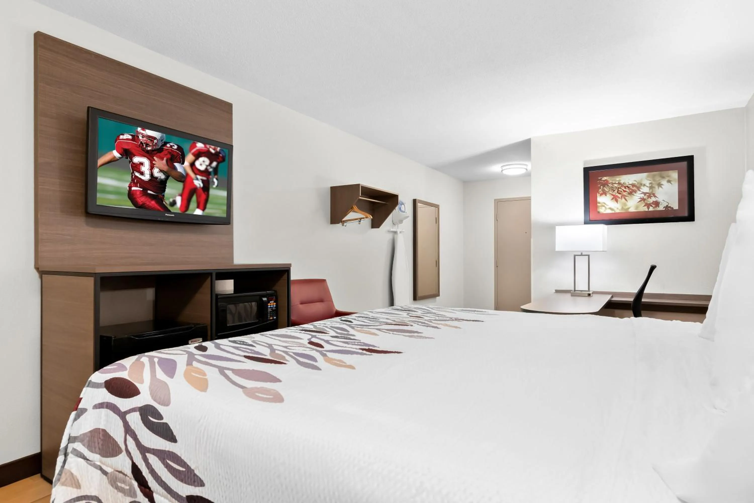 Bedroom, Bed in Red Roof Inn Harrisburg North