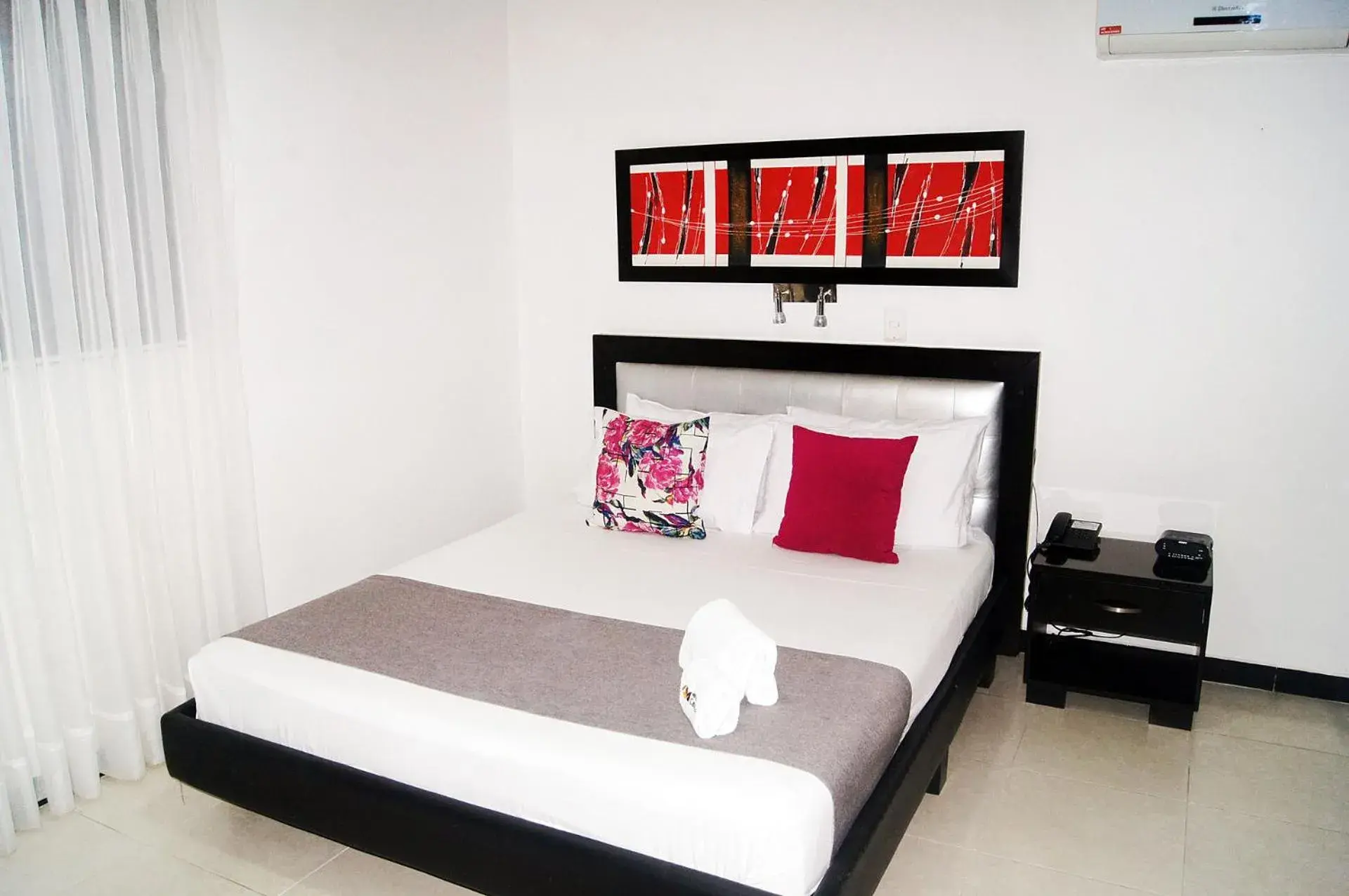 Economy Single Room - single occupancy in Hotel Cafeira Economy Single Room - single occupancy in Hotel Cafeira