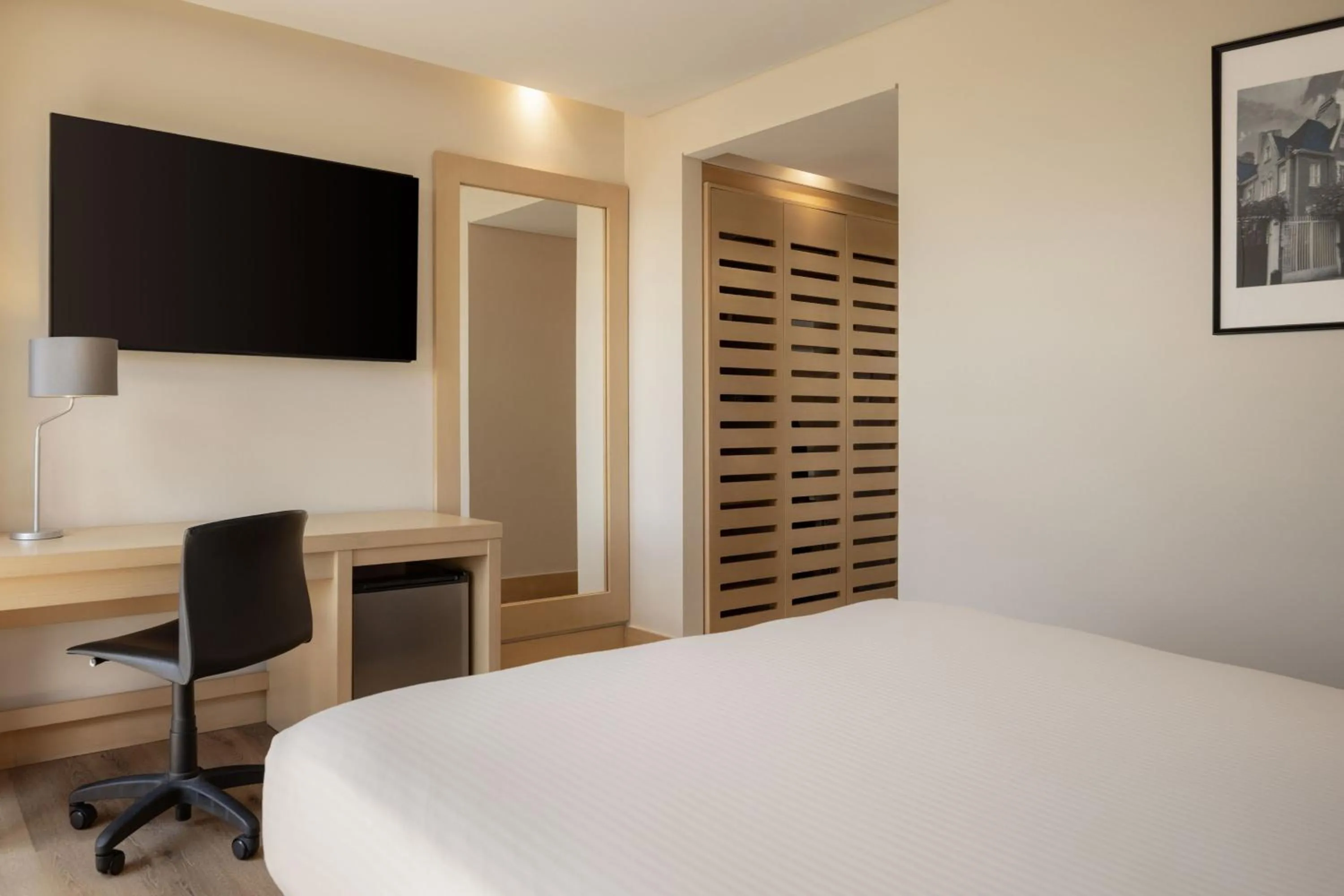 Photo of the whole room, Bed in Fairfield by Marriott Bogota Embajada