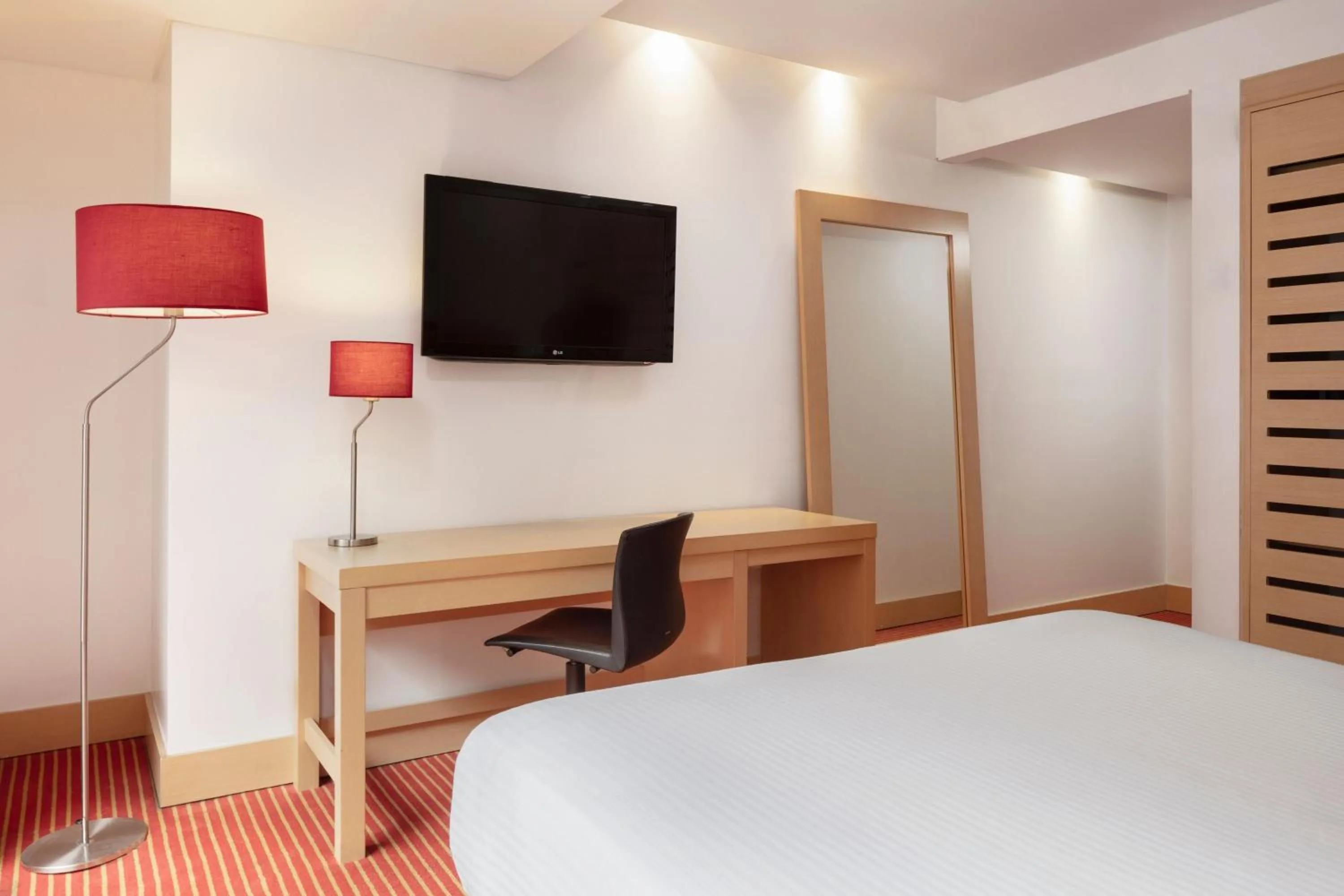 Photo of the whole room, Bed in Fairfield by Marriott Bogota Embajada