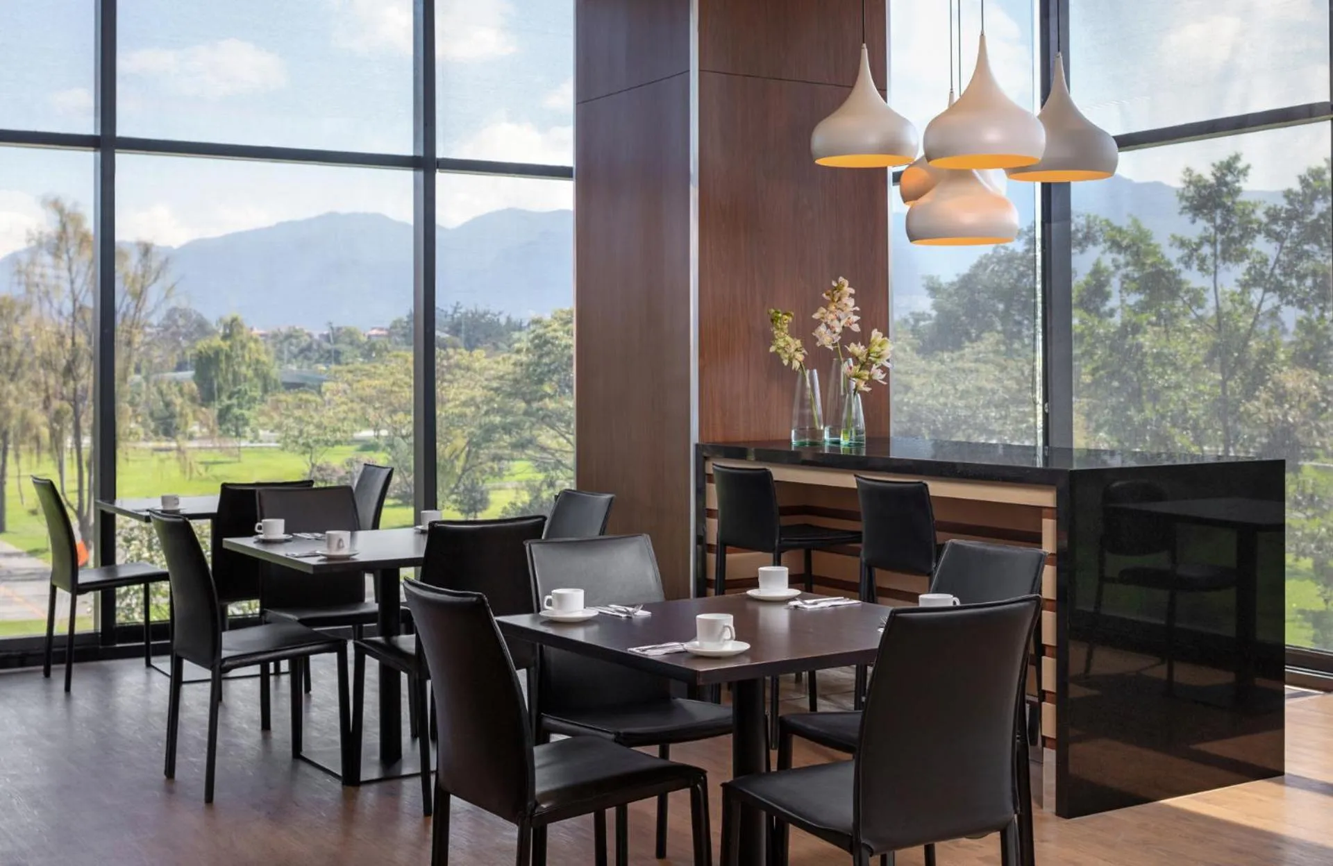 Restaurant/places to eat in Fairfield by Marriott Bogota Embajada