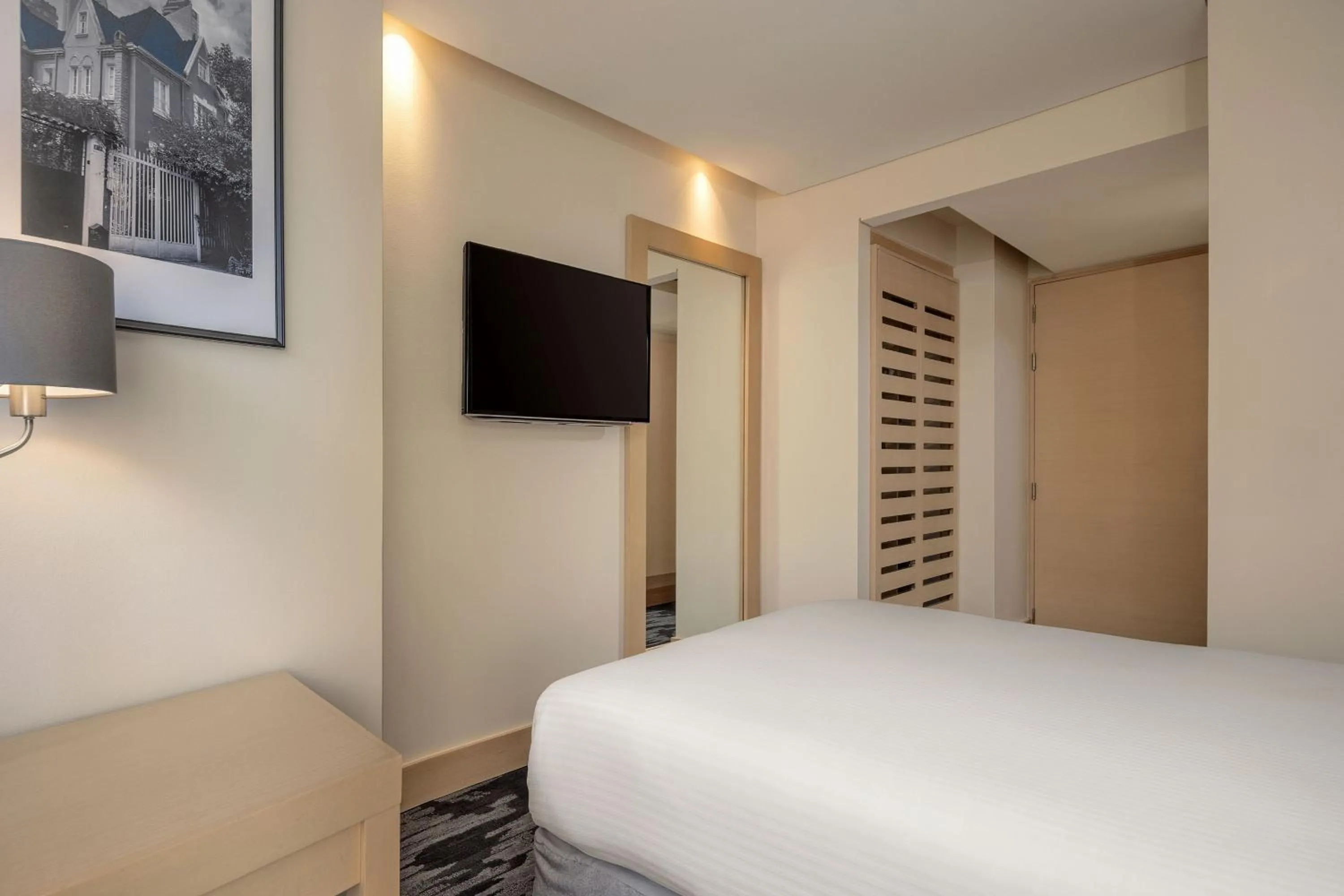 Photo of the whole room, Bed in Fairfield by Marriott Bogota Embajada