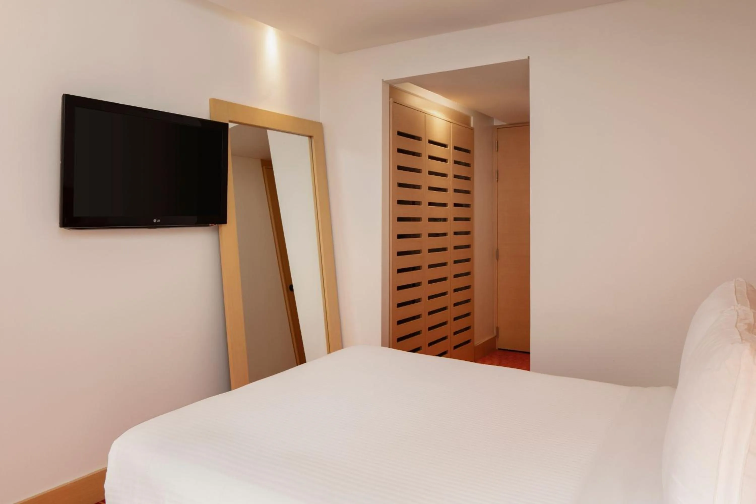 Photo of the whole room, Bed in Fairfield by Marriott Bogota Embajada