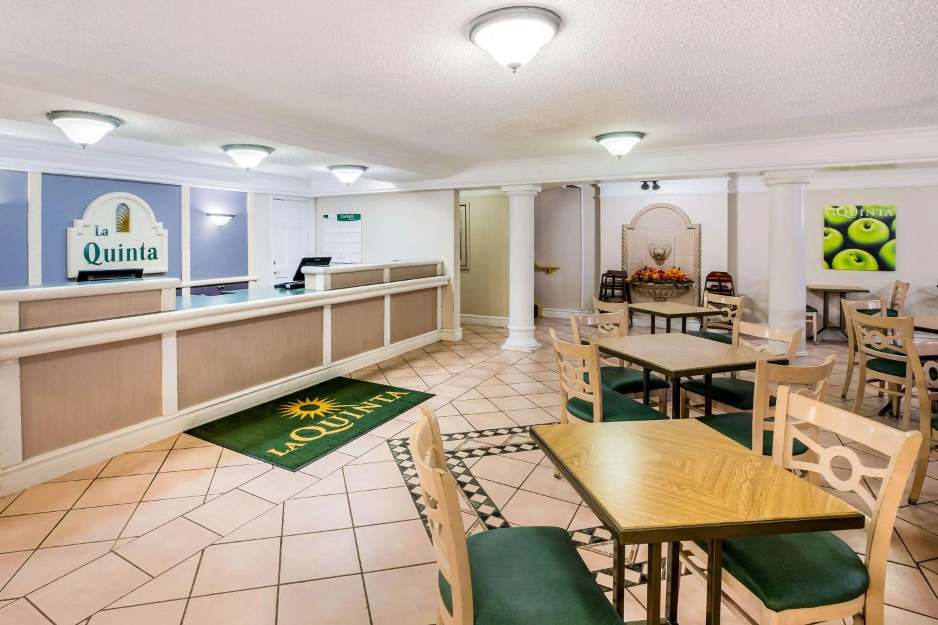 Lobby or reception in La Quinta Inn by Wyndham Lufkin