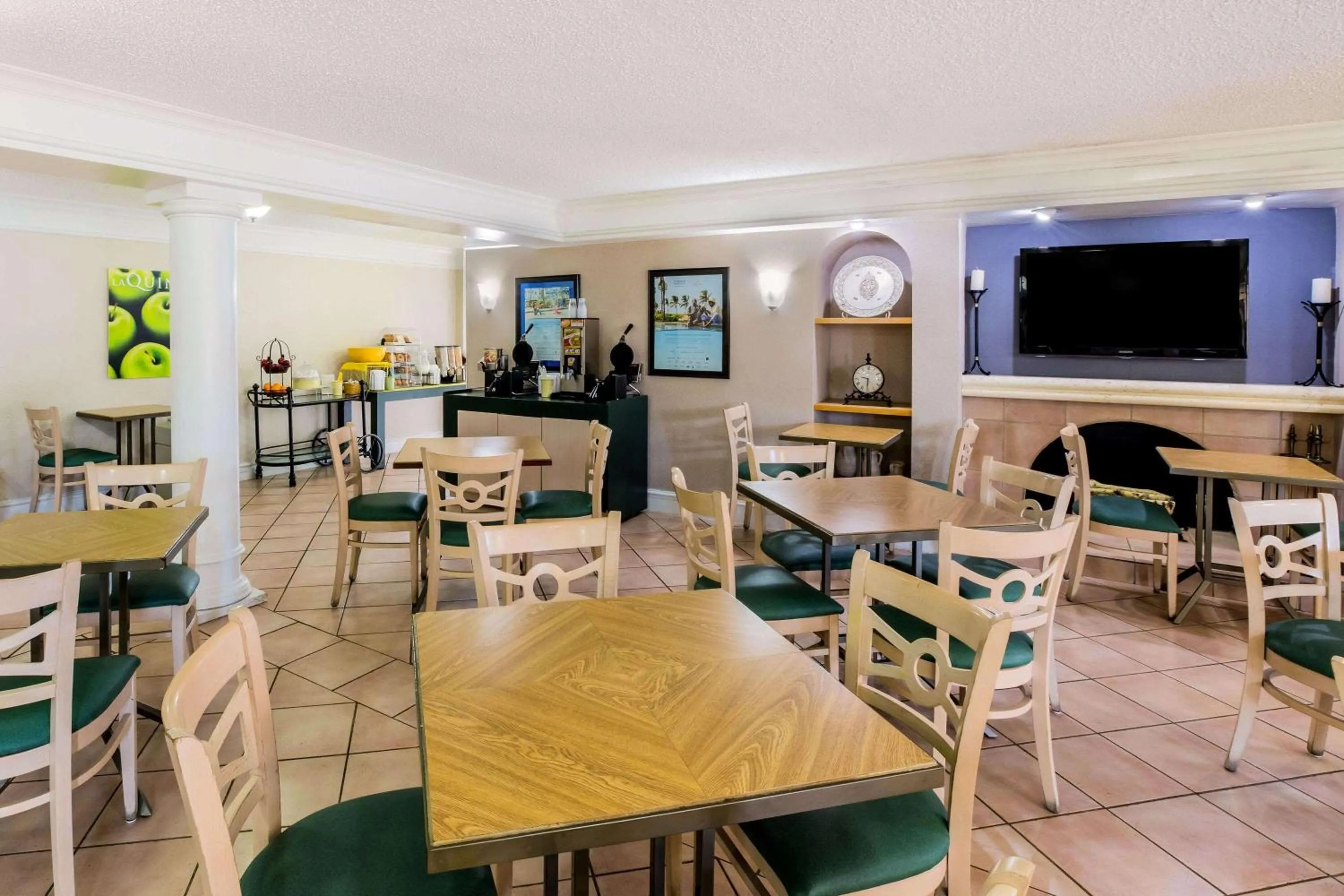 Restaurant/places to eat in La Quinta Inn by Wyndham Lufkin