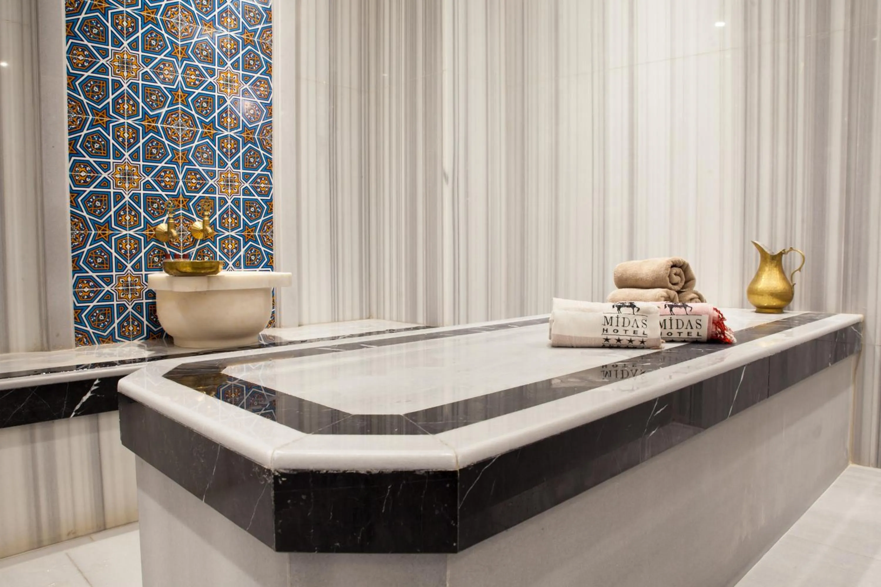 Public Bath in Midas Hotel