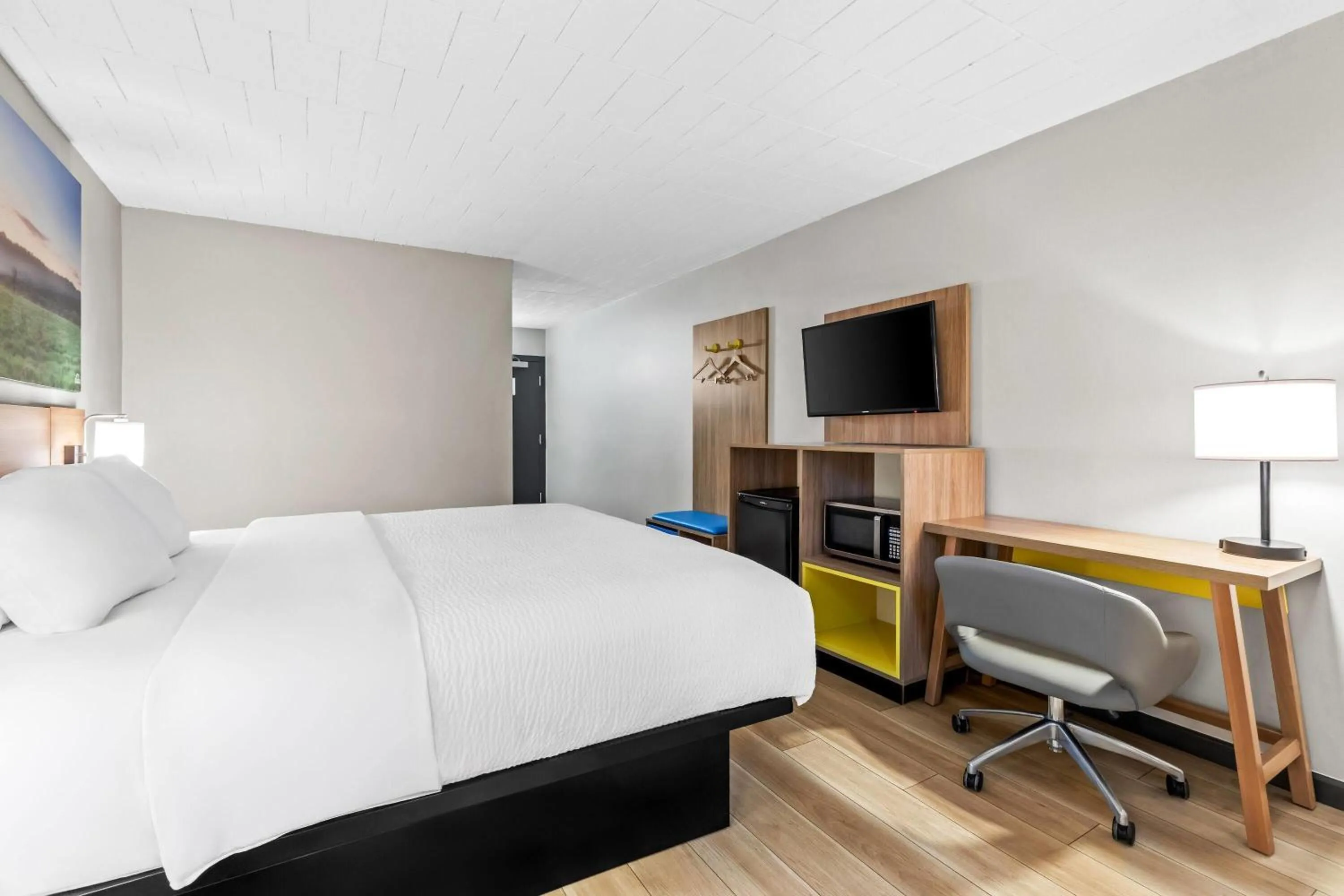 Bed in Days Inn by Wyndham Liberty