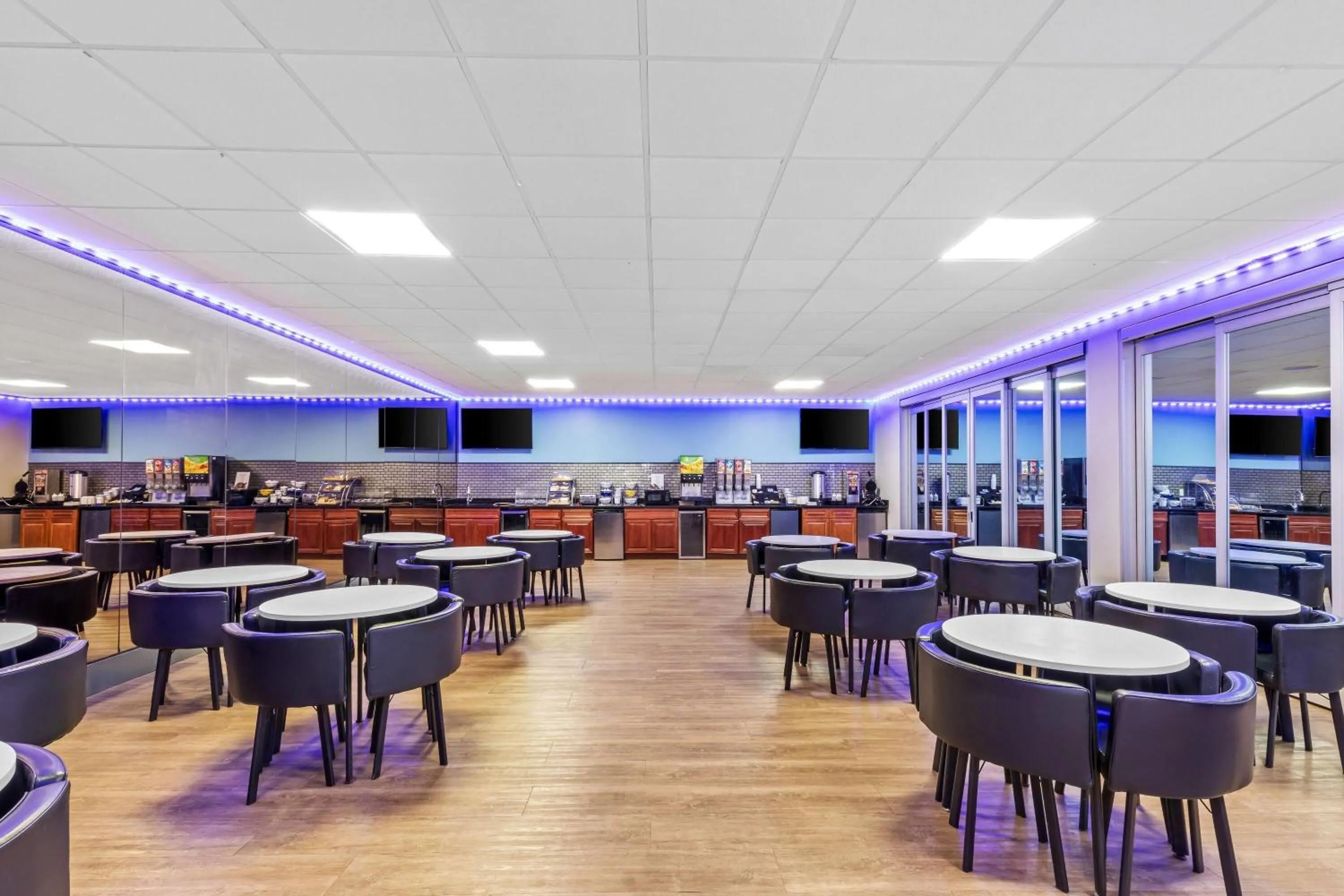 Restaurant/places to eat in Days Inn by Wyndham Liberty