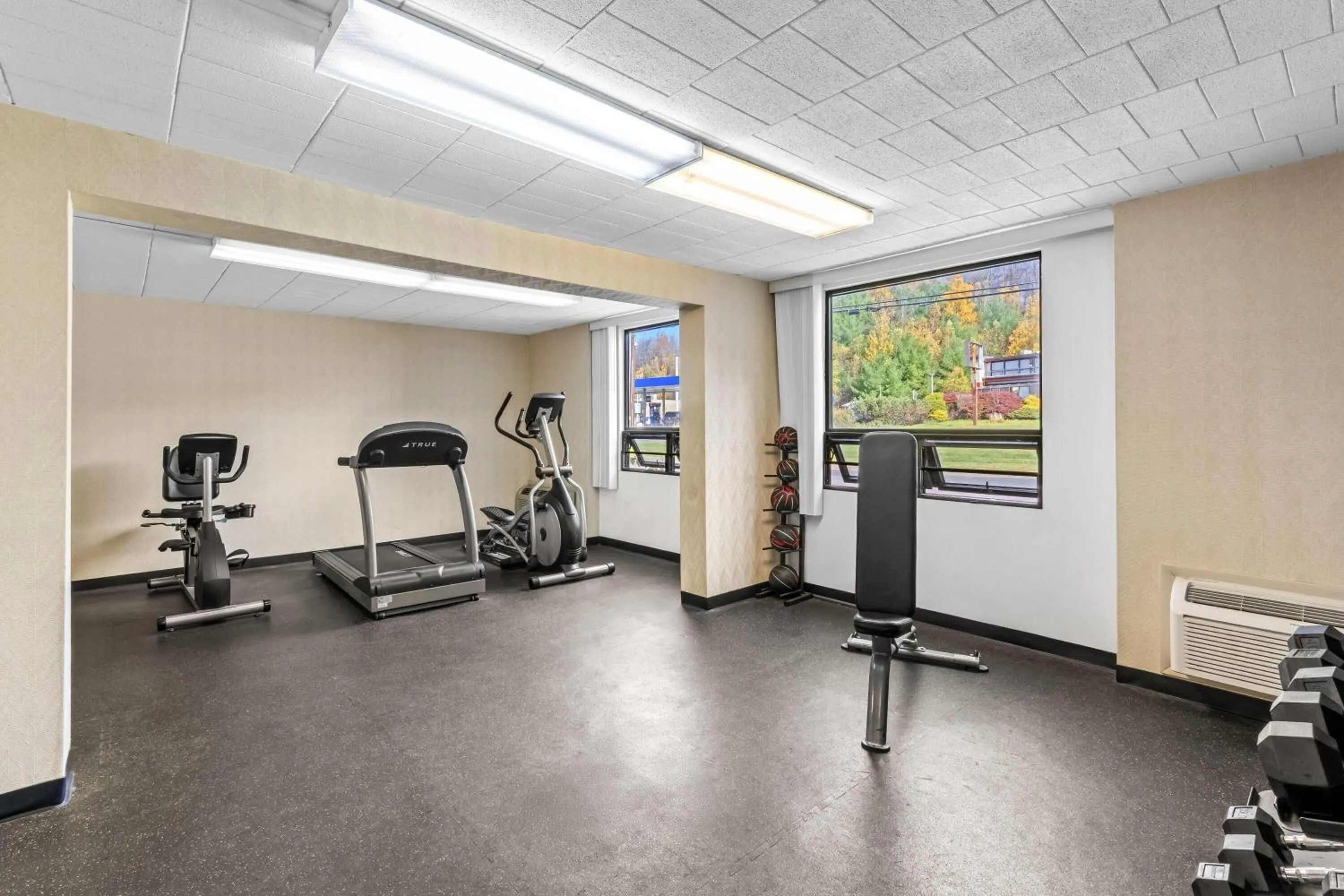 Fitness centre/facilities in Days Inn by Wyndham Liberty