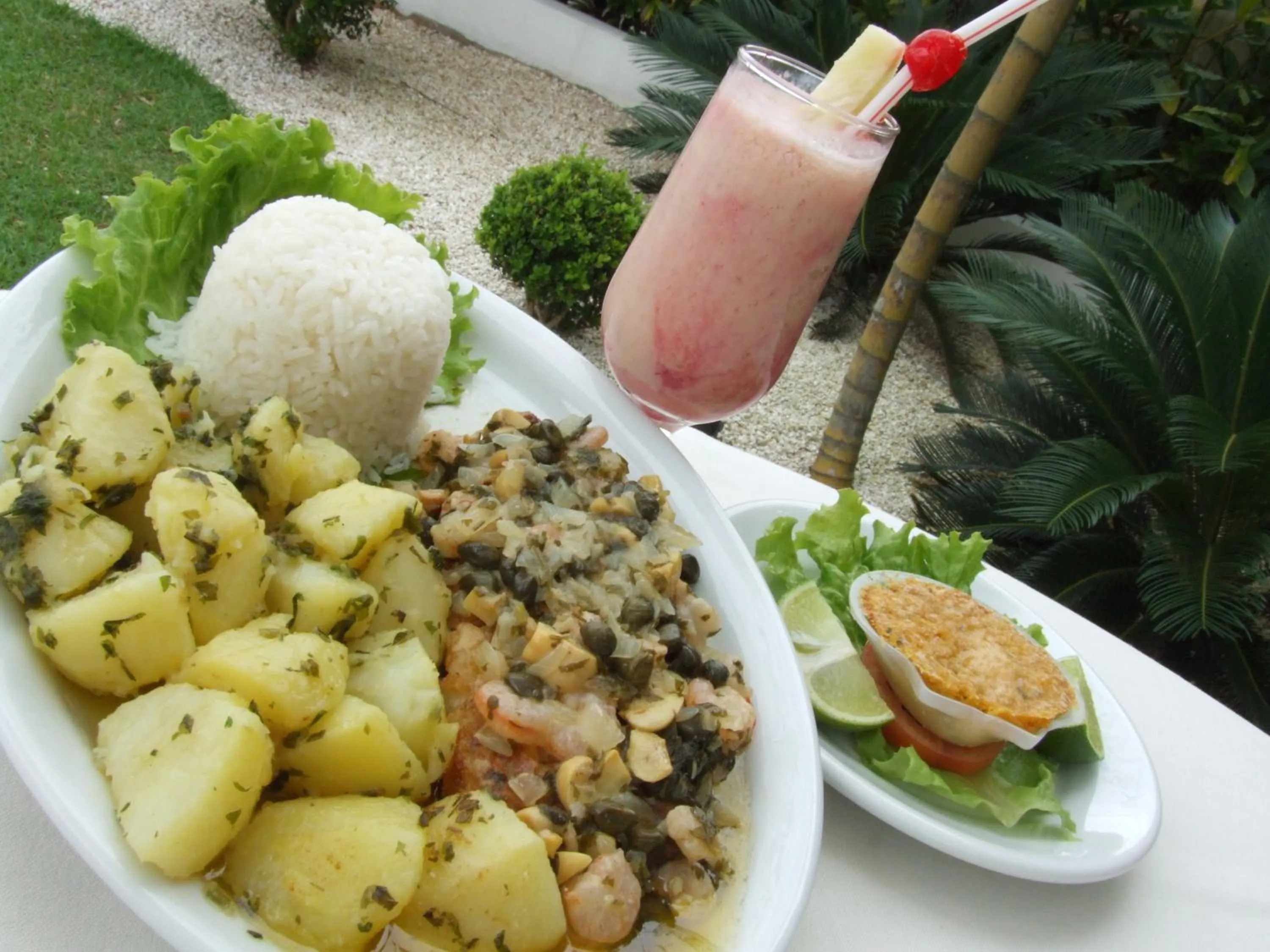 Food in Atena Praia Hotel