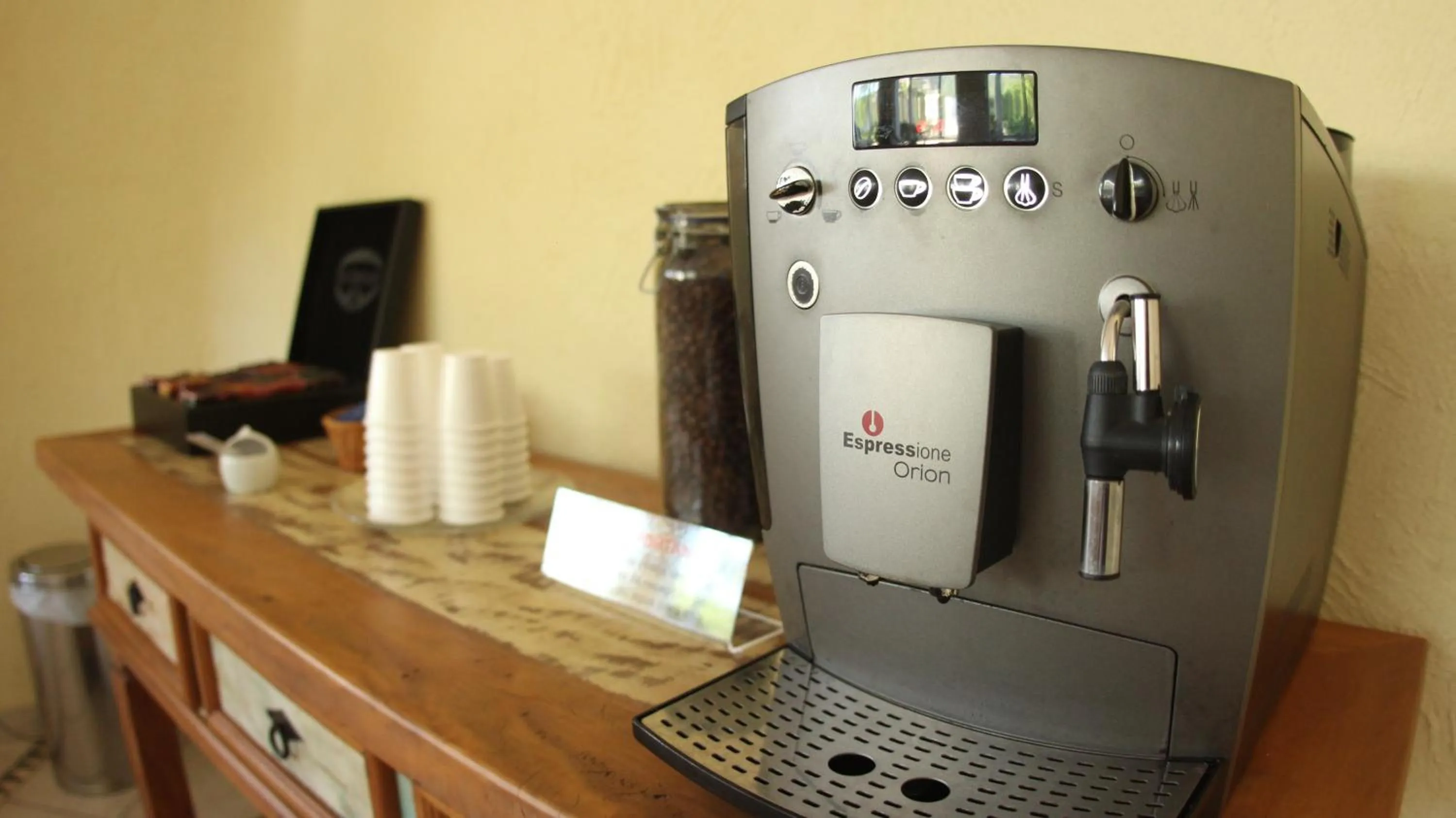 Communal lounge/ TV room in Atena Praia Hotel