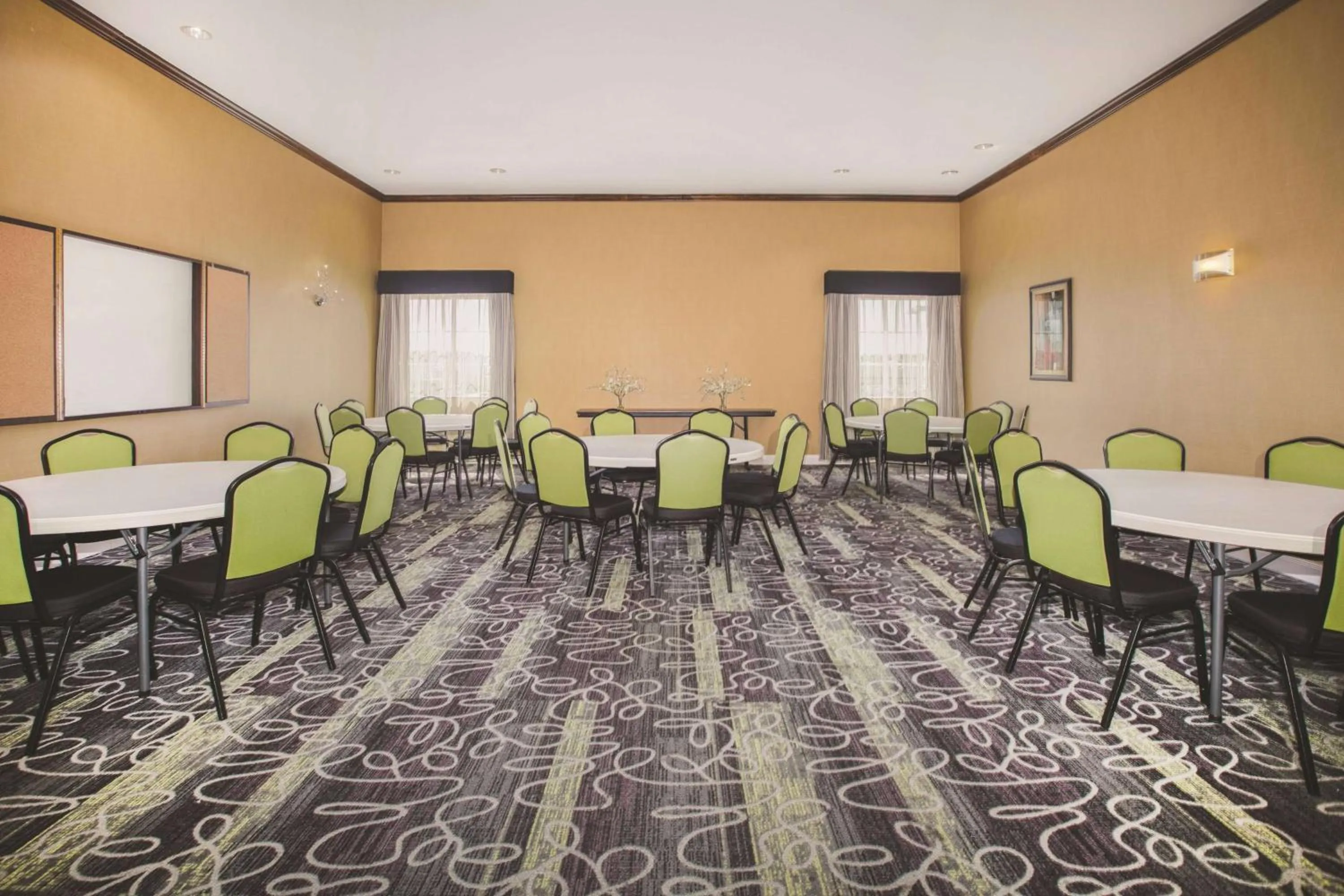 Meeting/conference room in Baymont by Wyndham Dallas South-DeSoto