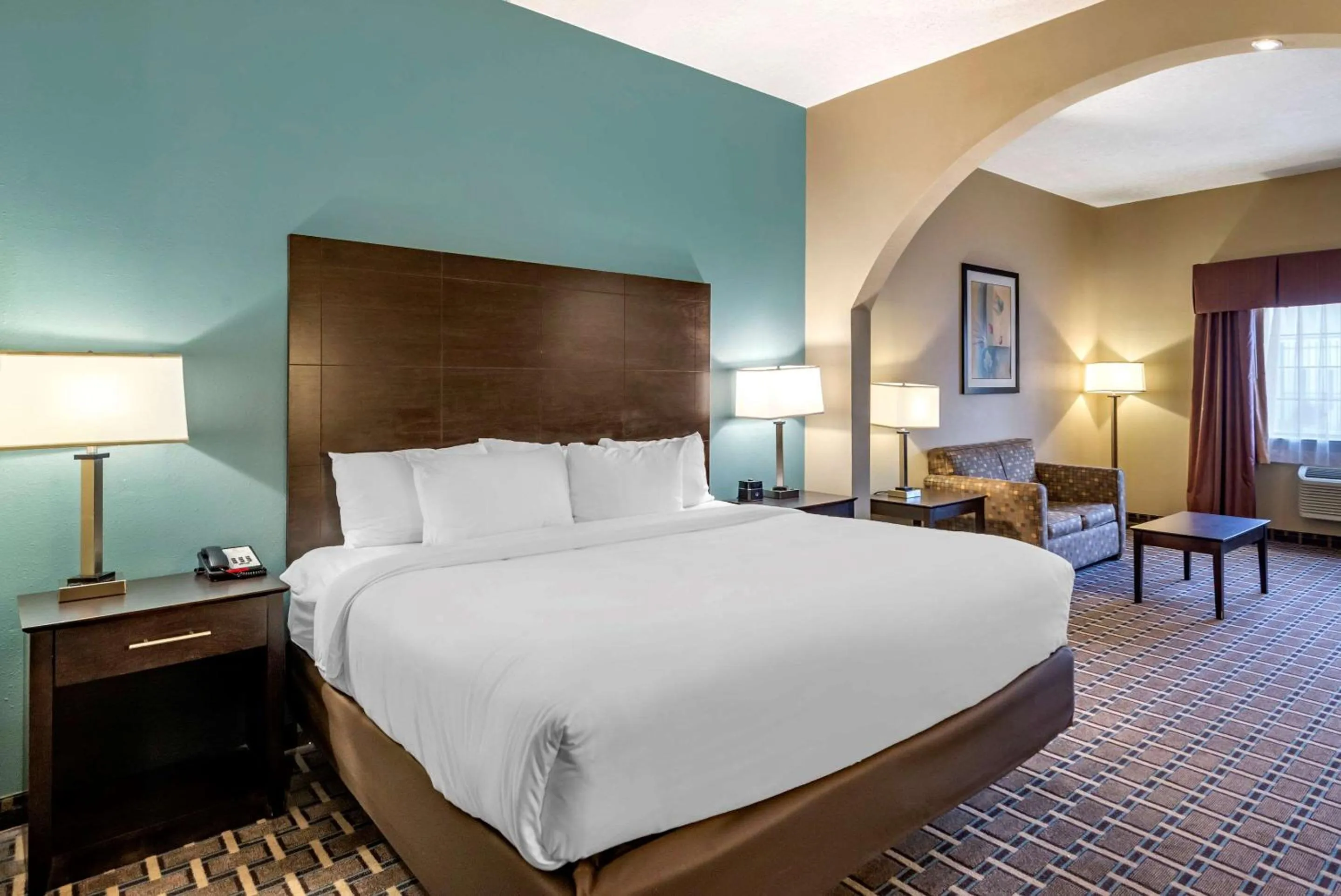 Bedroom, Bed in Comfort Suites Clovis North