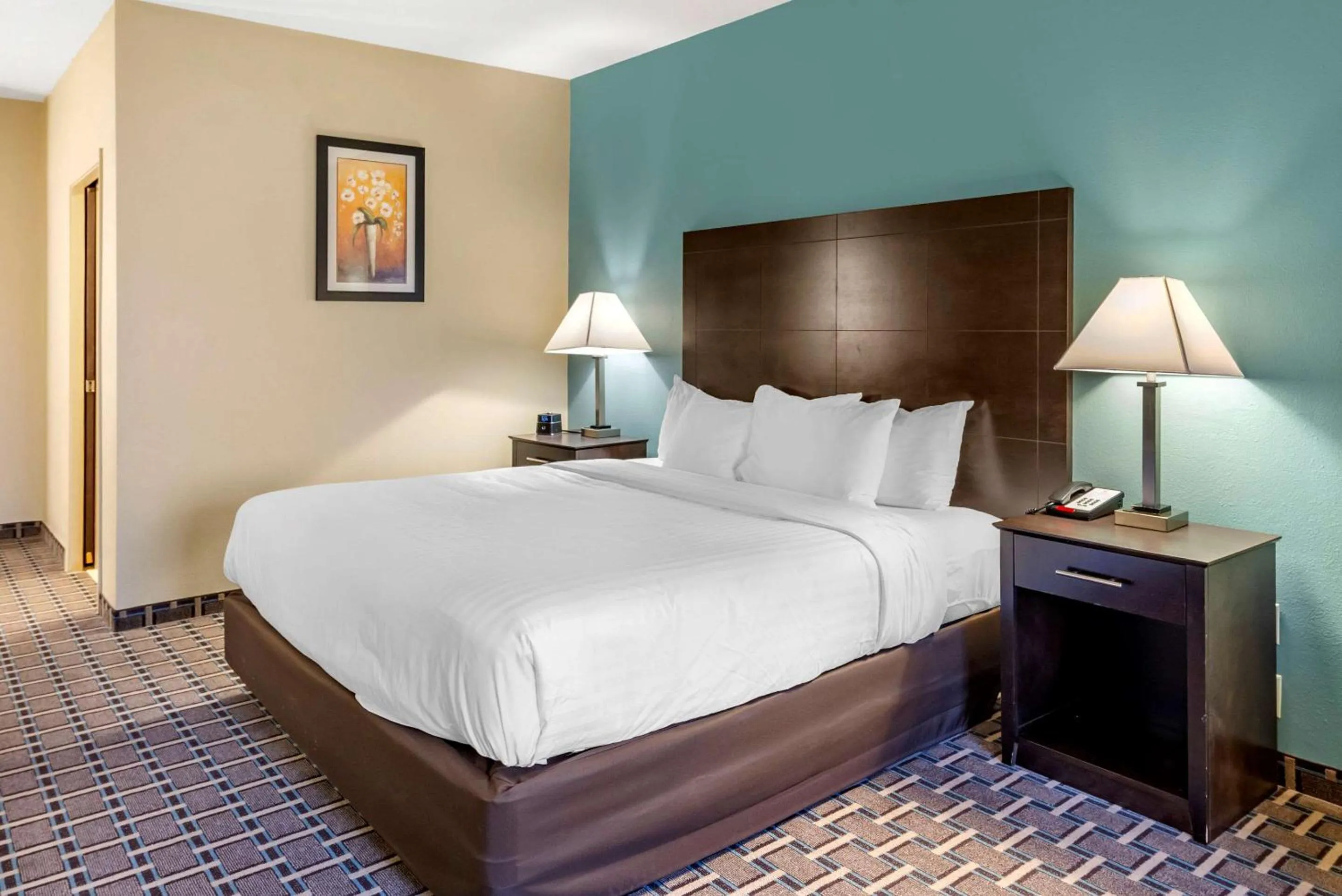 Bedroom, Bed in Comfort Suites Clovis North