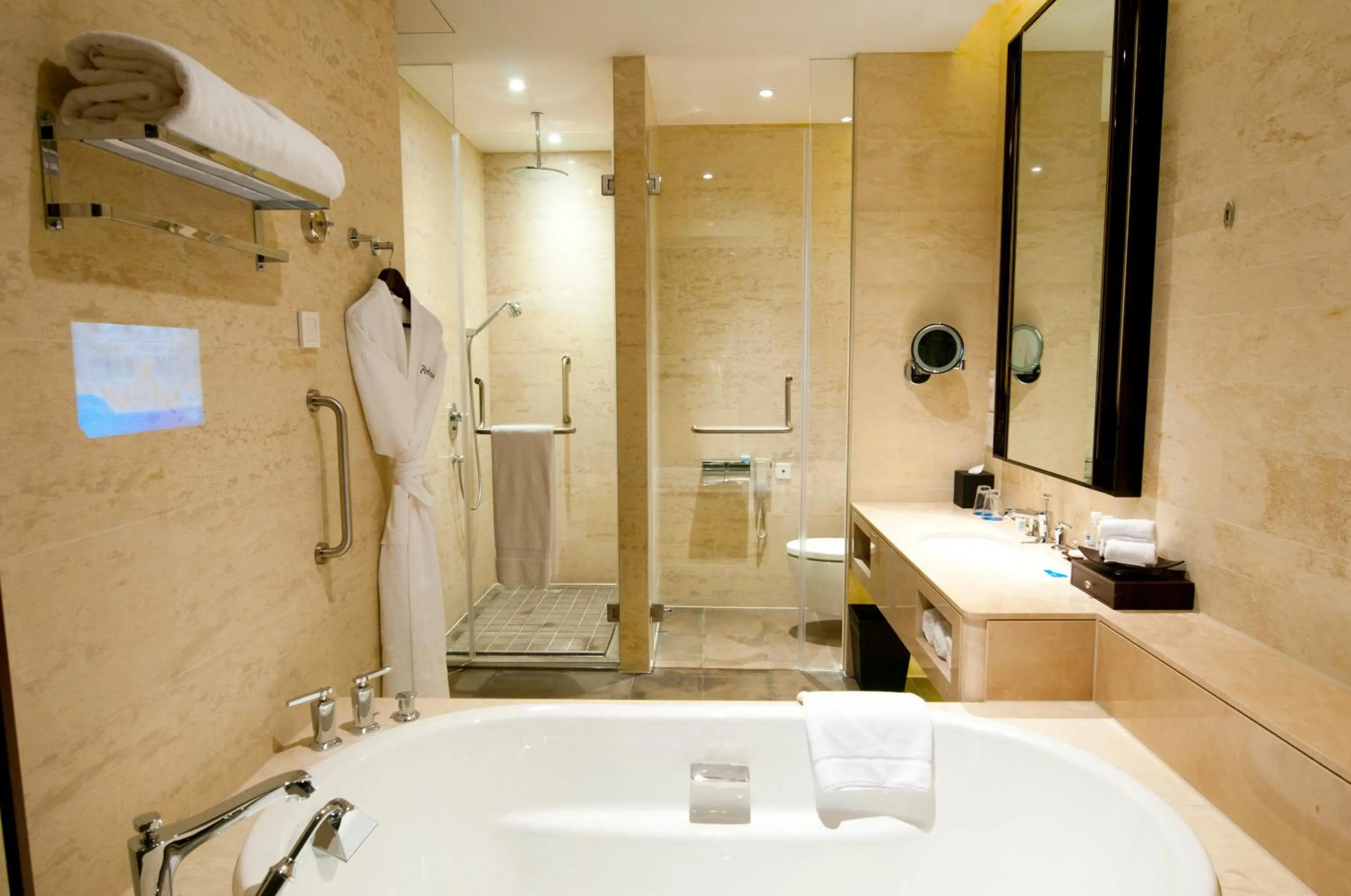 Bathroom in Radisson Blu Resort Wetland Park