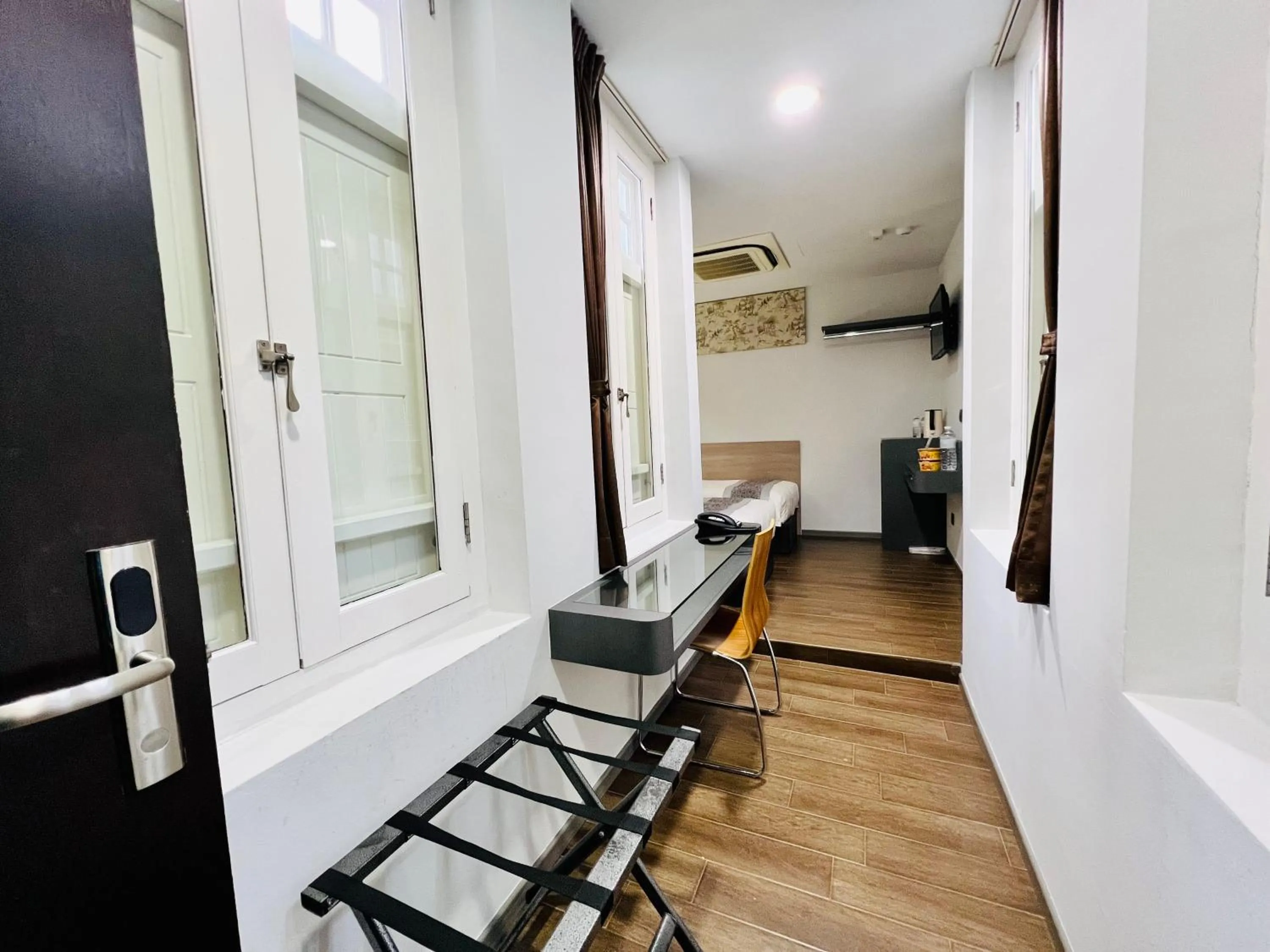 Seating area in Bliss Hotel Singapore