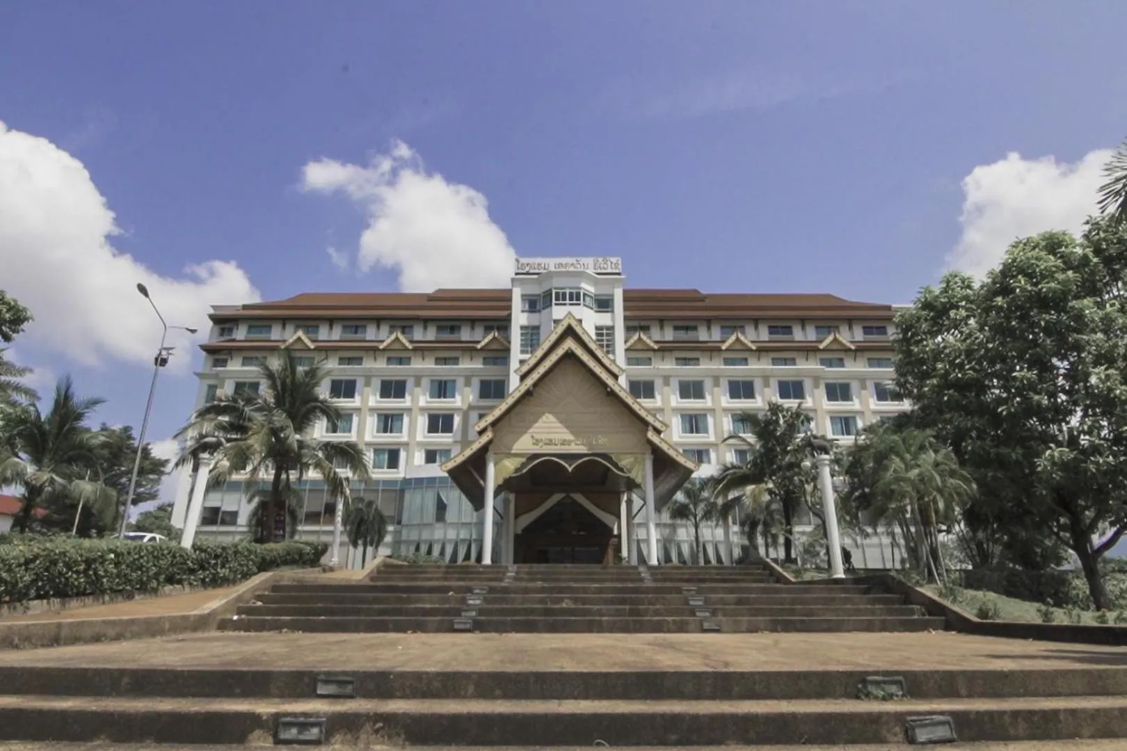 Property building in Arawan Riverside Hotel