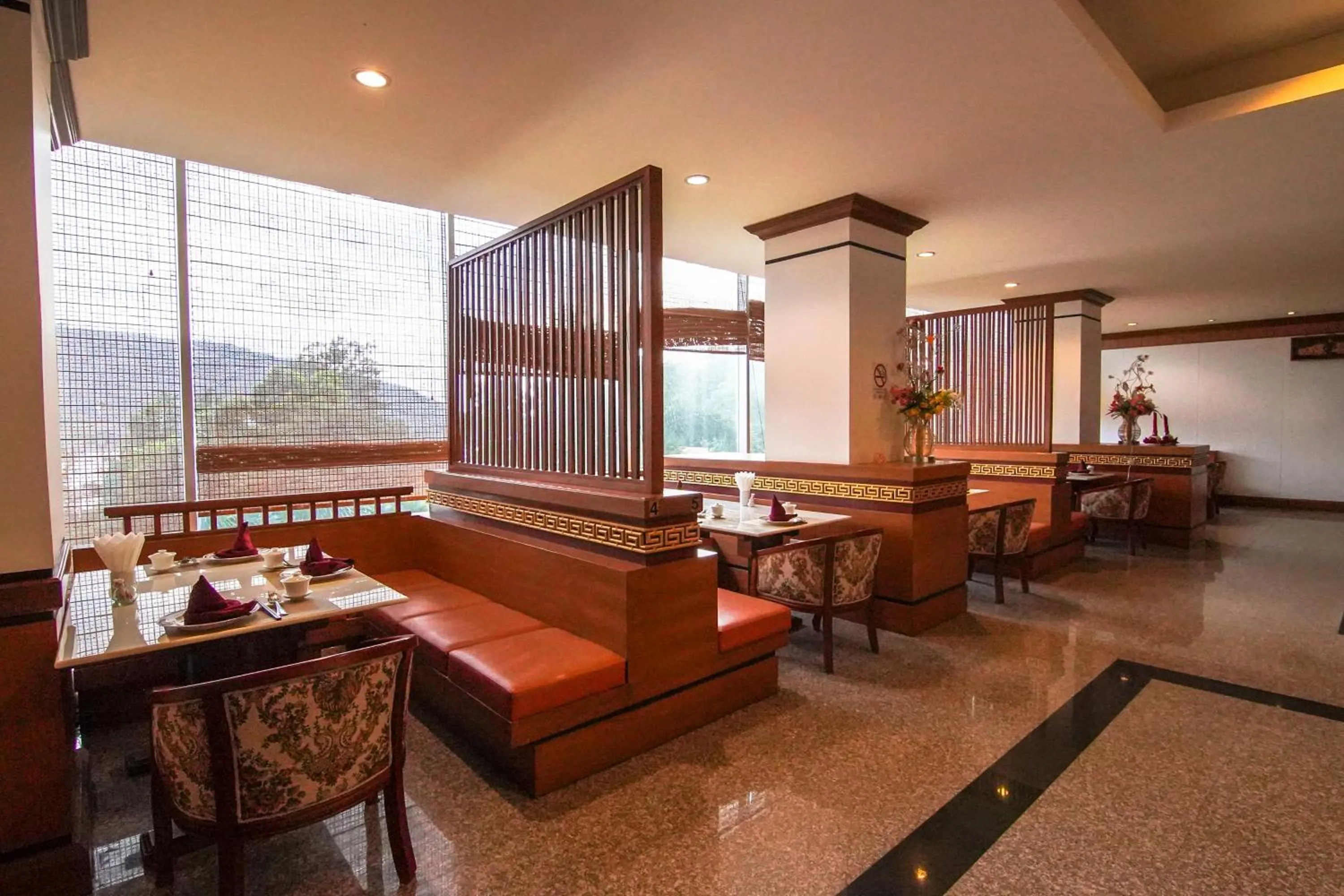 Restaurant/places to eat in Arawan Riverside Hotel